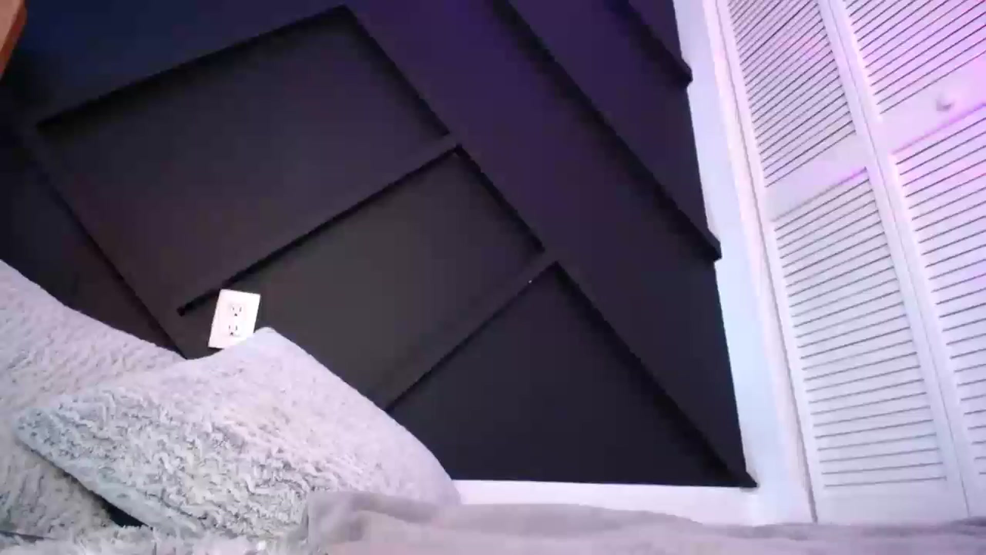 Gallery image thumbnail from Vanessa_Vega's myfreecams stream on, 12/18/2022, 19:33 image 6 of 20