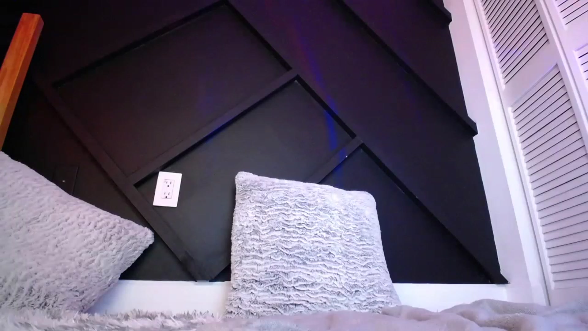 Gallery image thumbnail from Vanessa_Vega's myfreecams stream on, 12/19/2022, 02:39 image 5 of 20