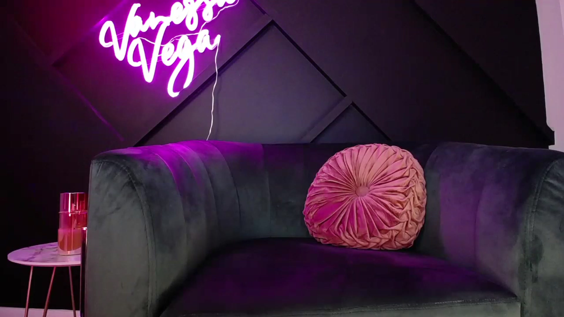 Gallery image thumbnail from Vanessa_Vega's myfreecams stream on, 01/04/2023, 05:41 image 2 of 20