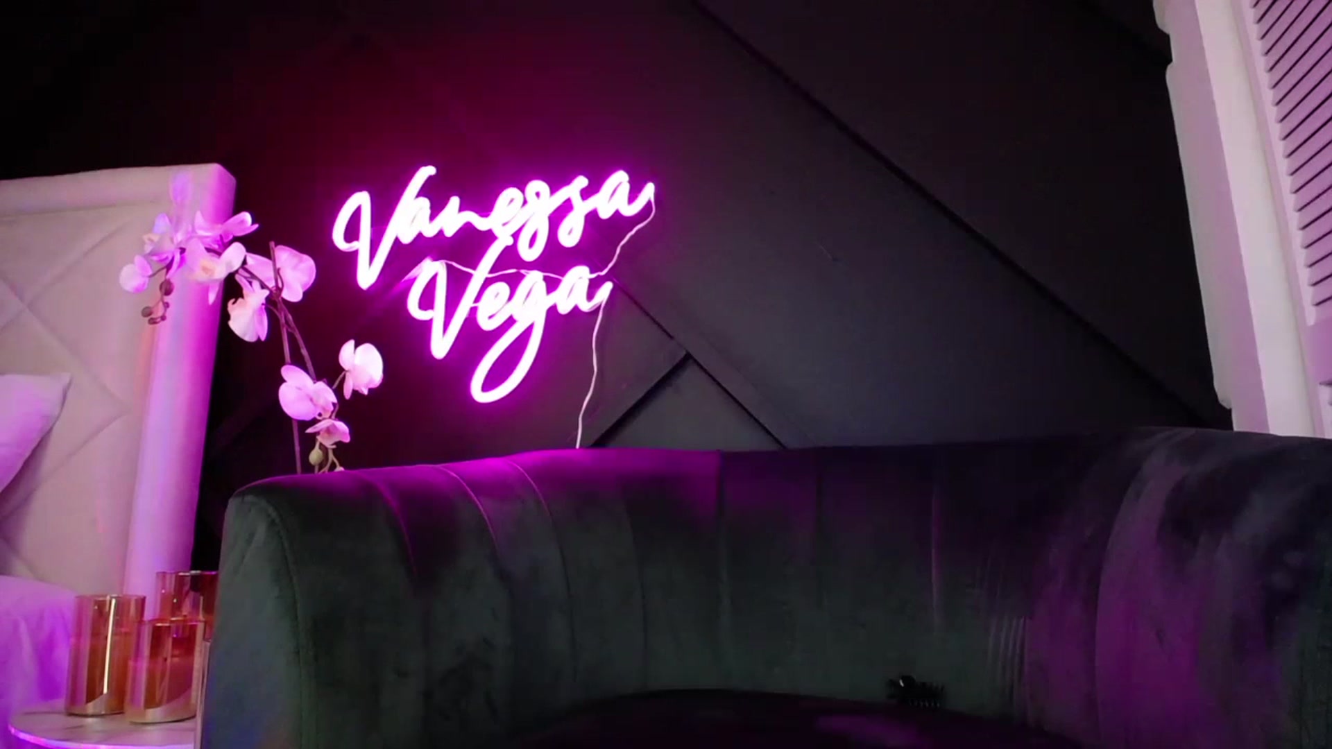 Gallery image thumbnail from Vanessa_Vega's myfreecams stream on, 01/09/2023, 02:07 image 1 of 20