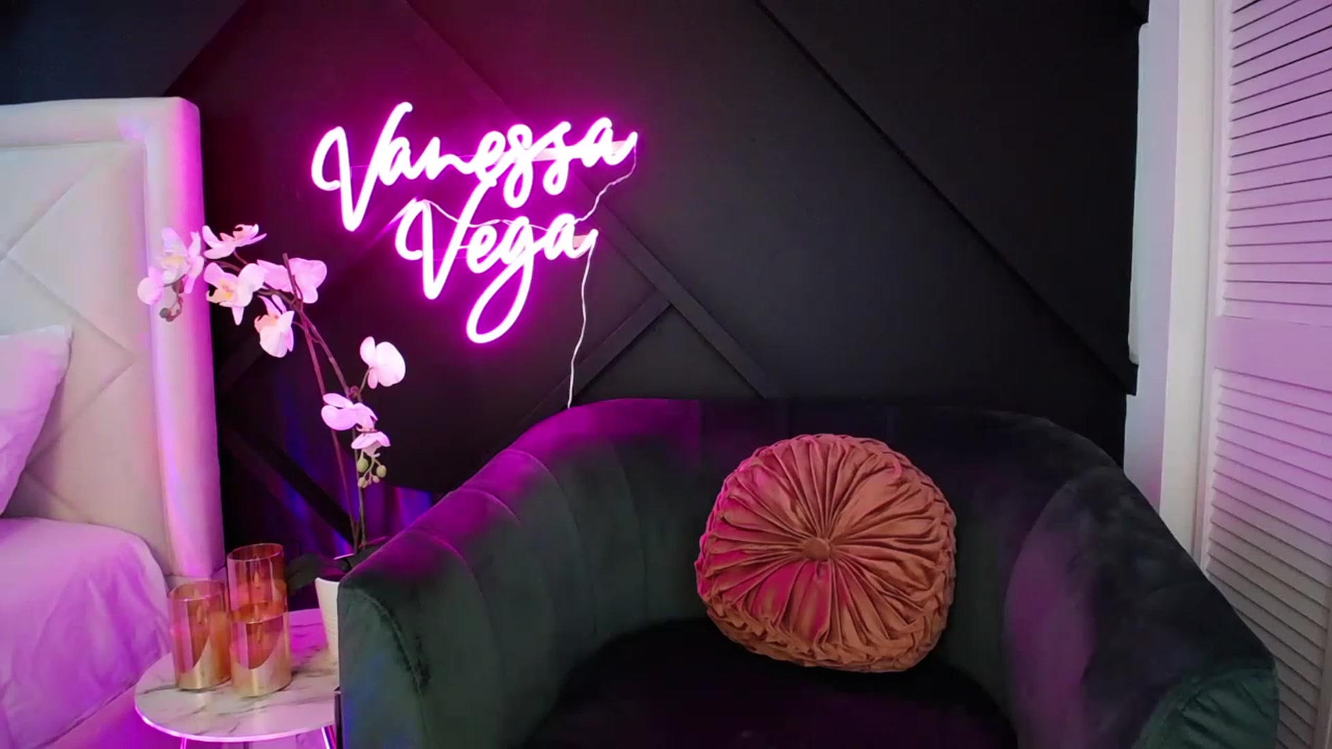 Gallery image thumbnail from Vanessa_Vega's myfreecams stream on, 01/12/2023, 19:08 image 12 of 20