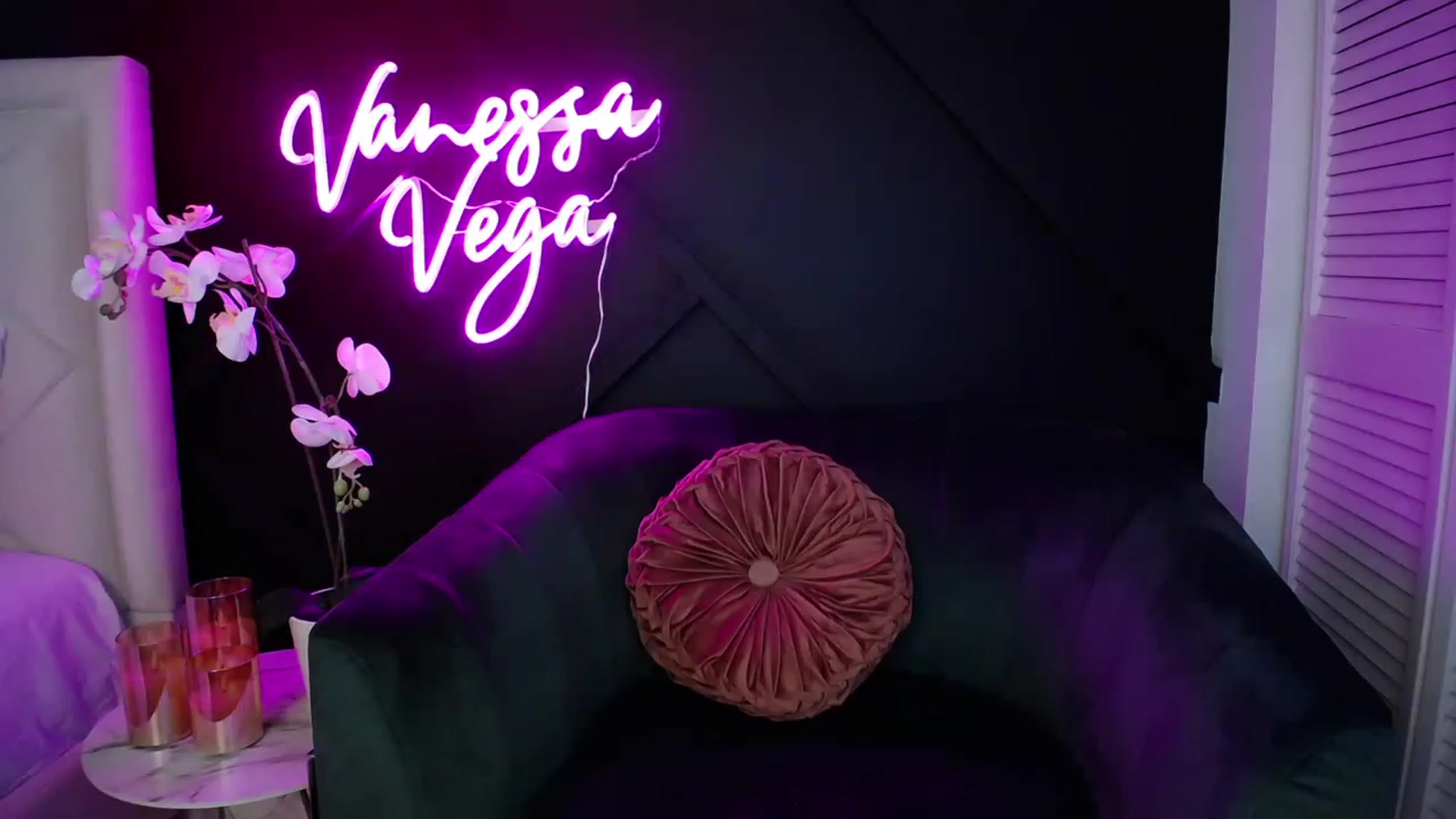 Gallery image thumbnail from Vanessa_Vega's myfreecams stream on, 01/12/2023, 23:20 image 8 of 20