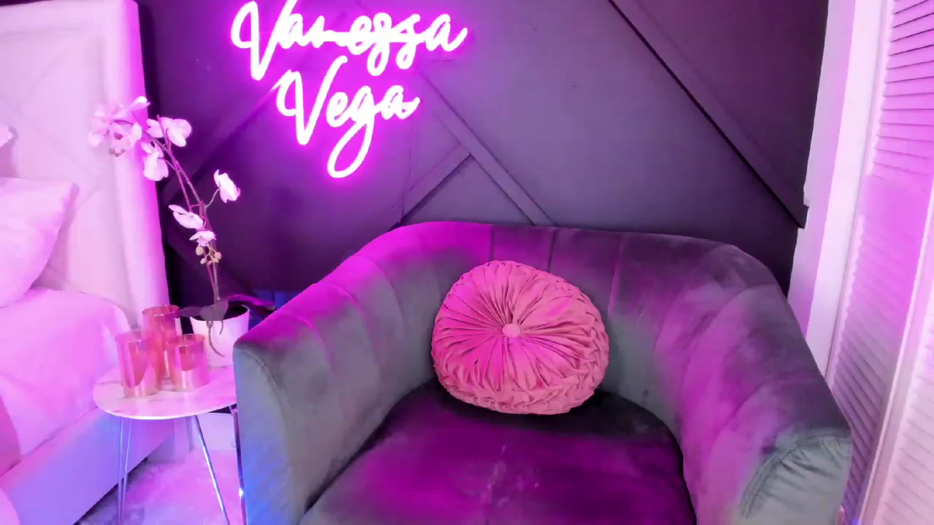 Gallery image thumbnail from Vanessa_Vega's myfreecams stream on, 02/01/2023, 05:15 image 5 of 20
