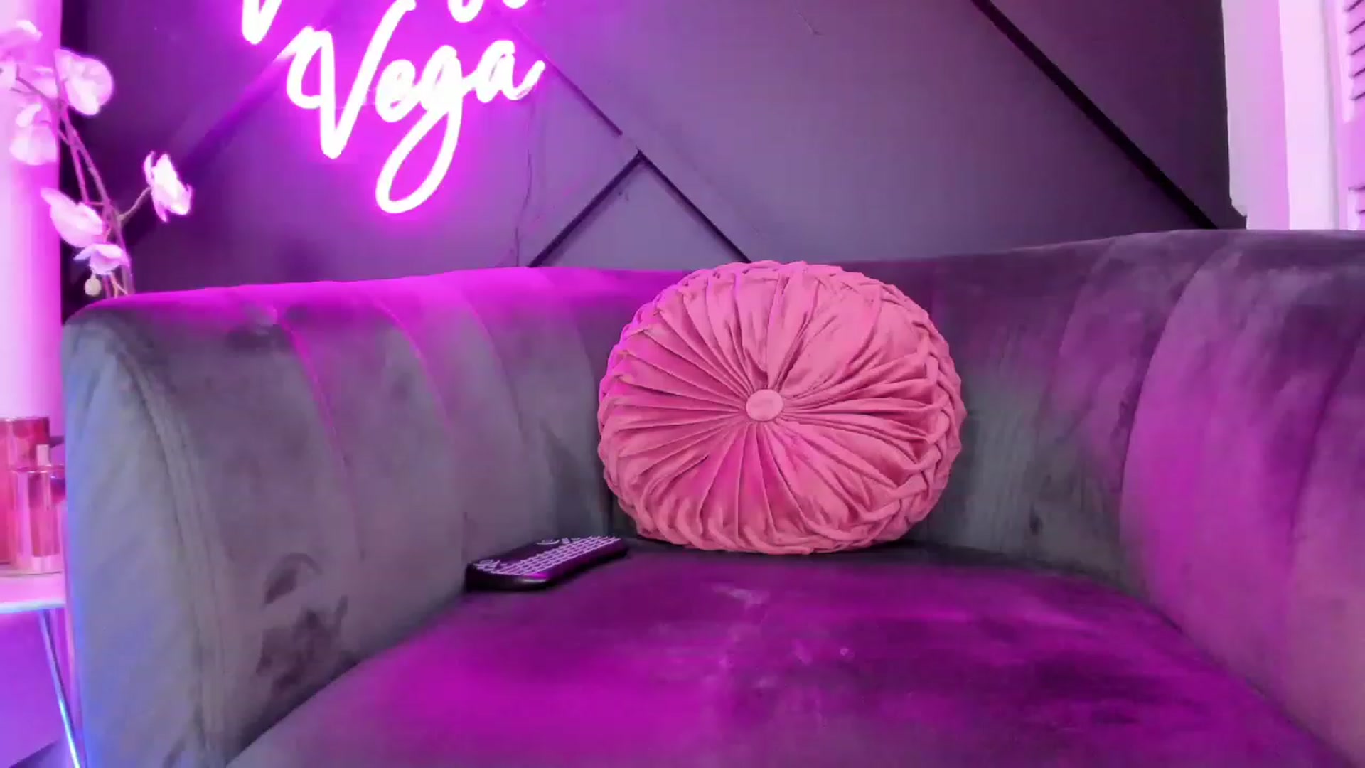Gallery image thumbnail from Vanessa_Vega's myfreecams stream on, 02/01/2023, 05:15 image 12 of 20