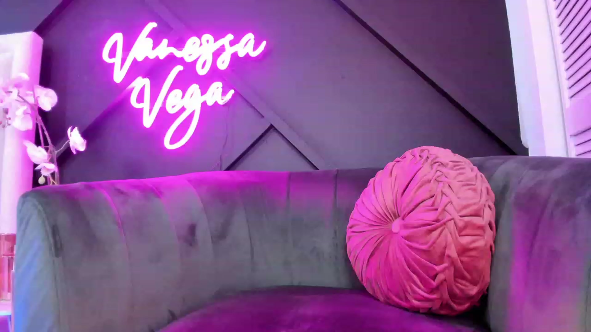 Gallery image thumbnail from Vanessa_Vega's myfreecams stream on, 02/01/2023, 21:18 image 3 of 20