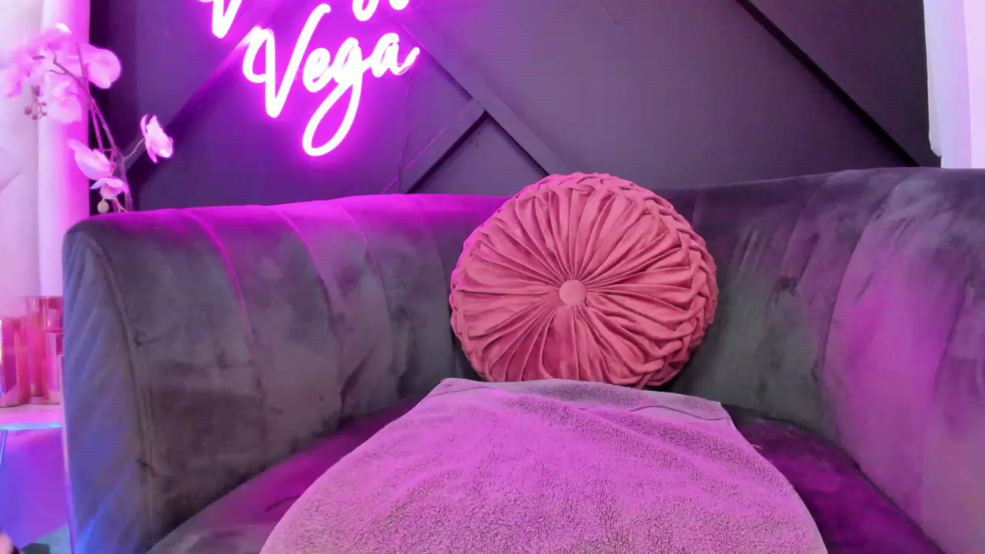 Gallery image thumbnail from Vanessa_Vega's myfreecams stream on, 02/01/2023, 21:18 image 18 of 20