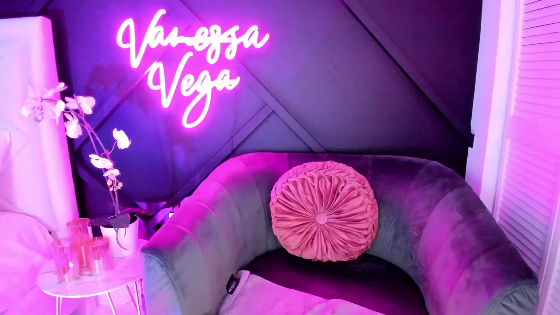 Gallery image thumbnail from Vanessa_Vega's myfreecams stream on, 02/06/2023, 24:32 image 8 of 20