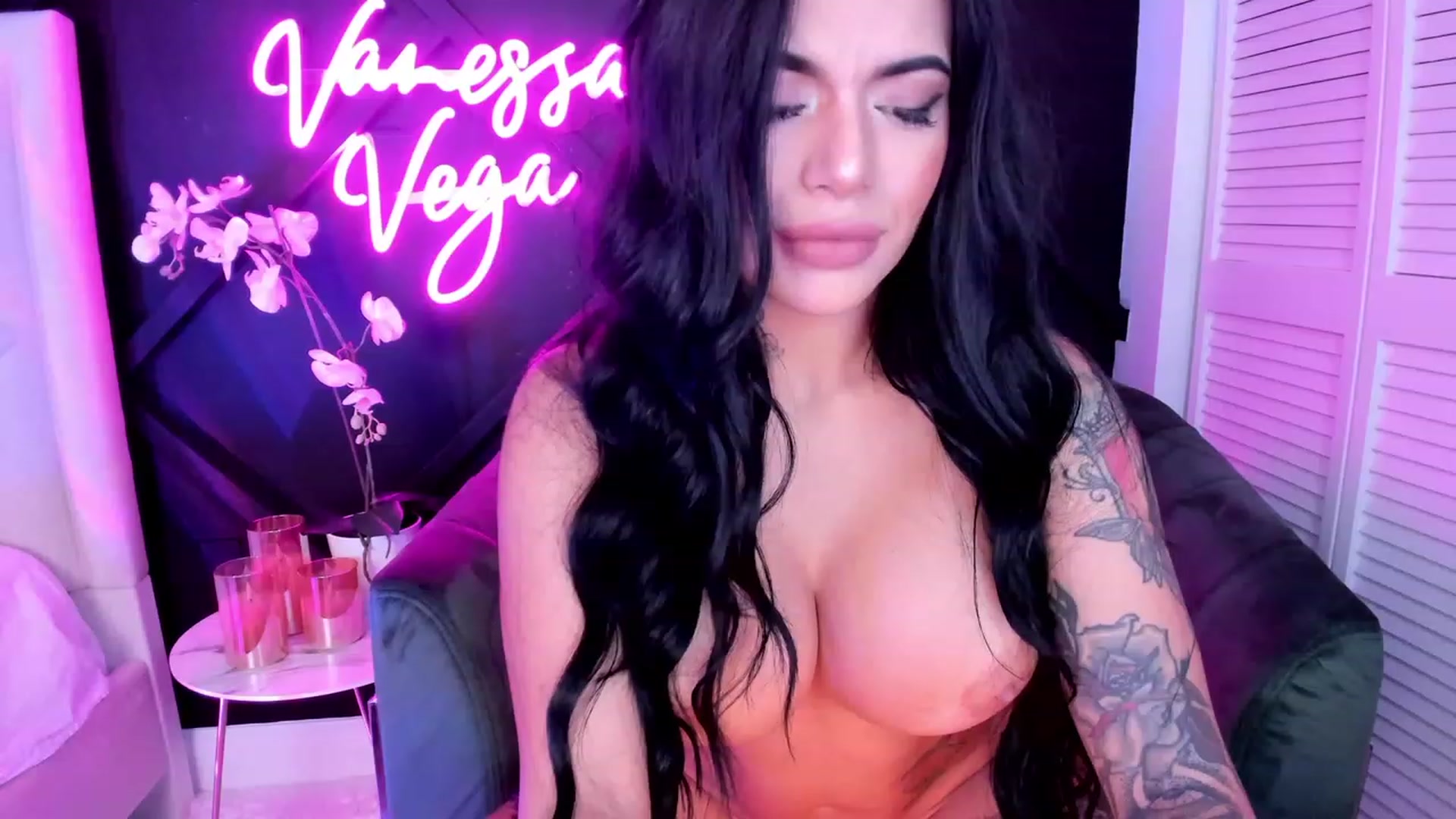 Gallery image thumbnail from Vanessa_Vega's myfreecams stream on, 02/25/2023, 08:22 image 15 of 20