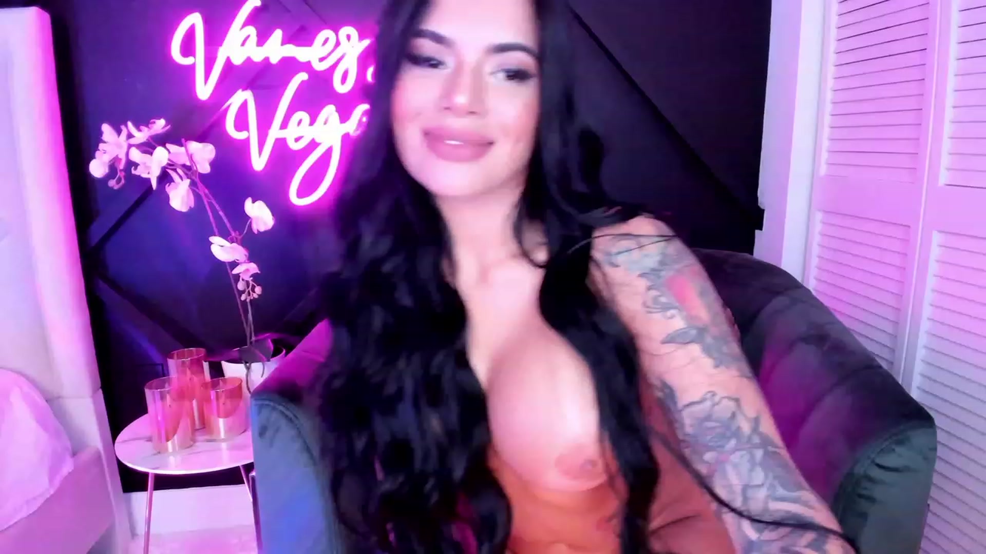 Gallery image thumbnail from Vanessa_Vega's myfreecams stream on, 02/25/2023, 08:22 image 19 of 20