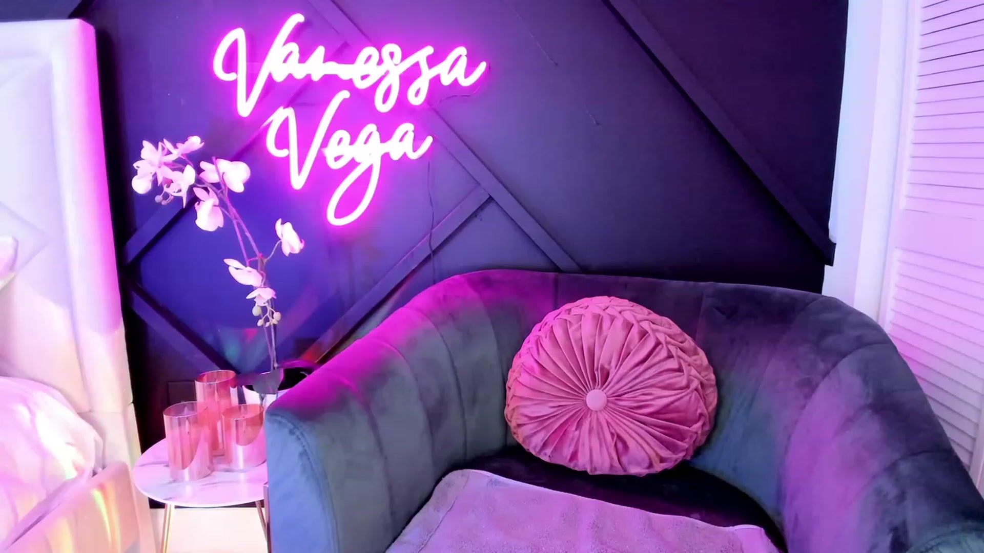 Gallery image thumbnail from Vanessa_Vega's myfreecams stream on, 03/06/2023, 17:40 image 14 of 20