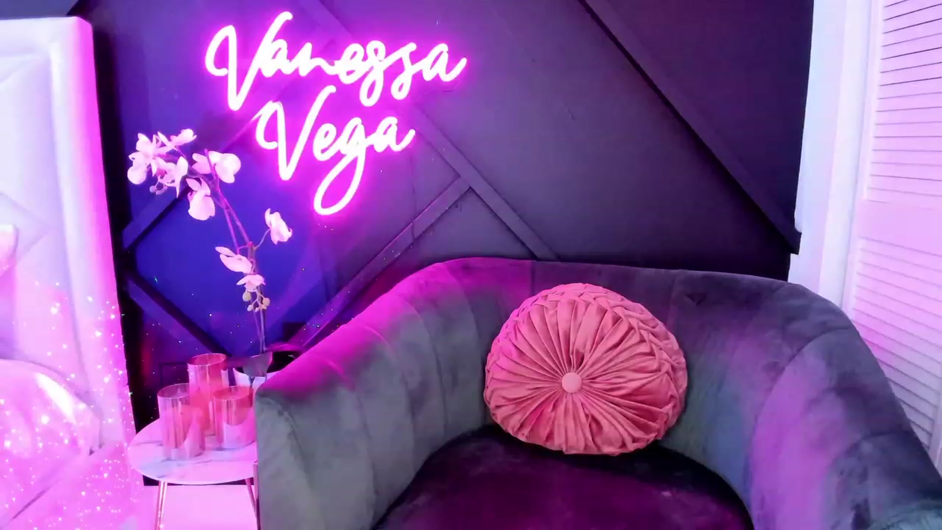 Gallery image thumbnail from Vanessa_Vega's myfreecams stream on, 03/06/2023, 17:40 image 10 of 20