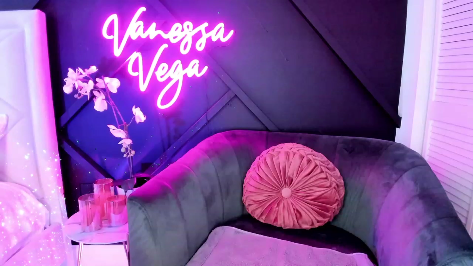 Gallery image thumbnail from Vanessa_Vega's myfreecams stream on, 03/06/2023, 17:40 image 16 of 20