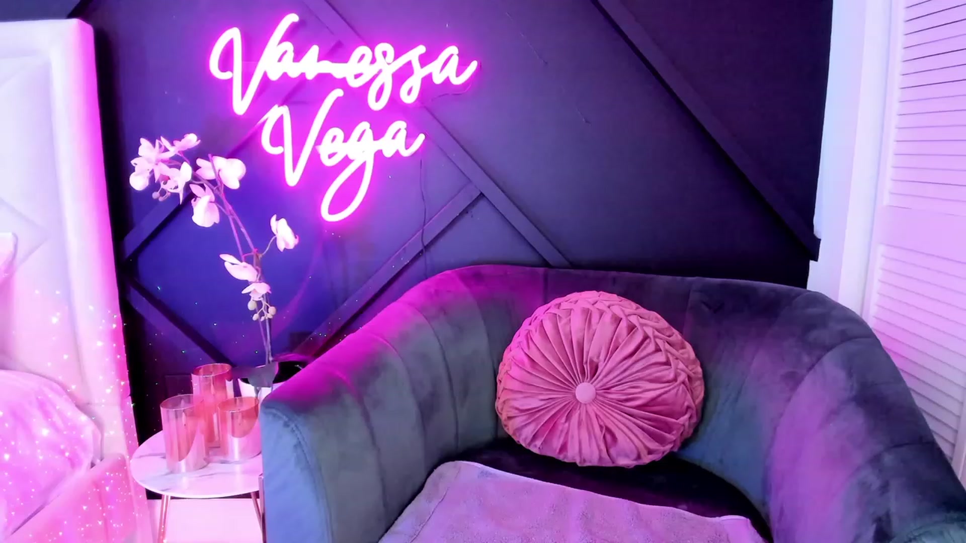 Gallery image thumbnail from Vanessa_Vega's myfreecams stream on, 03/06/2023, 17:40 image 13 of 20