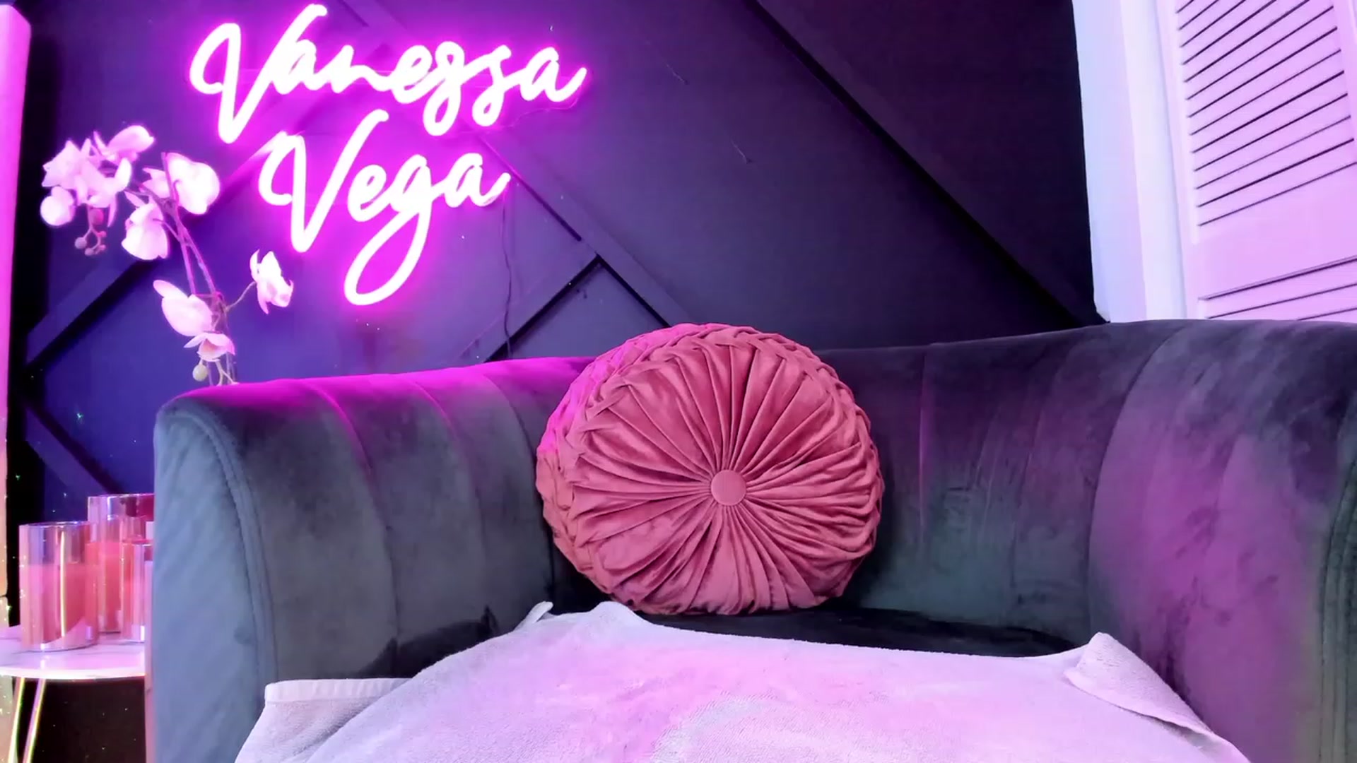 Gallery image thumbnail from Vanessa_Vega's myfreecams stream on, 03/06/2023, 21:22 image 1 of 20