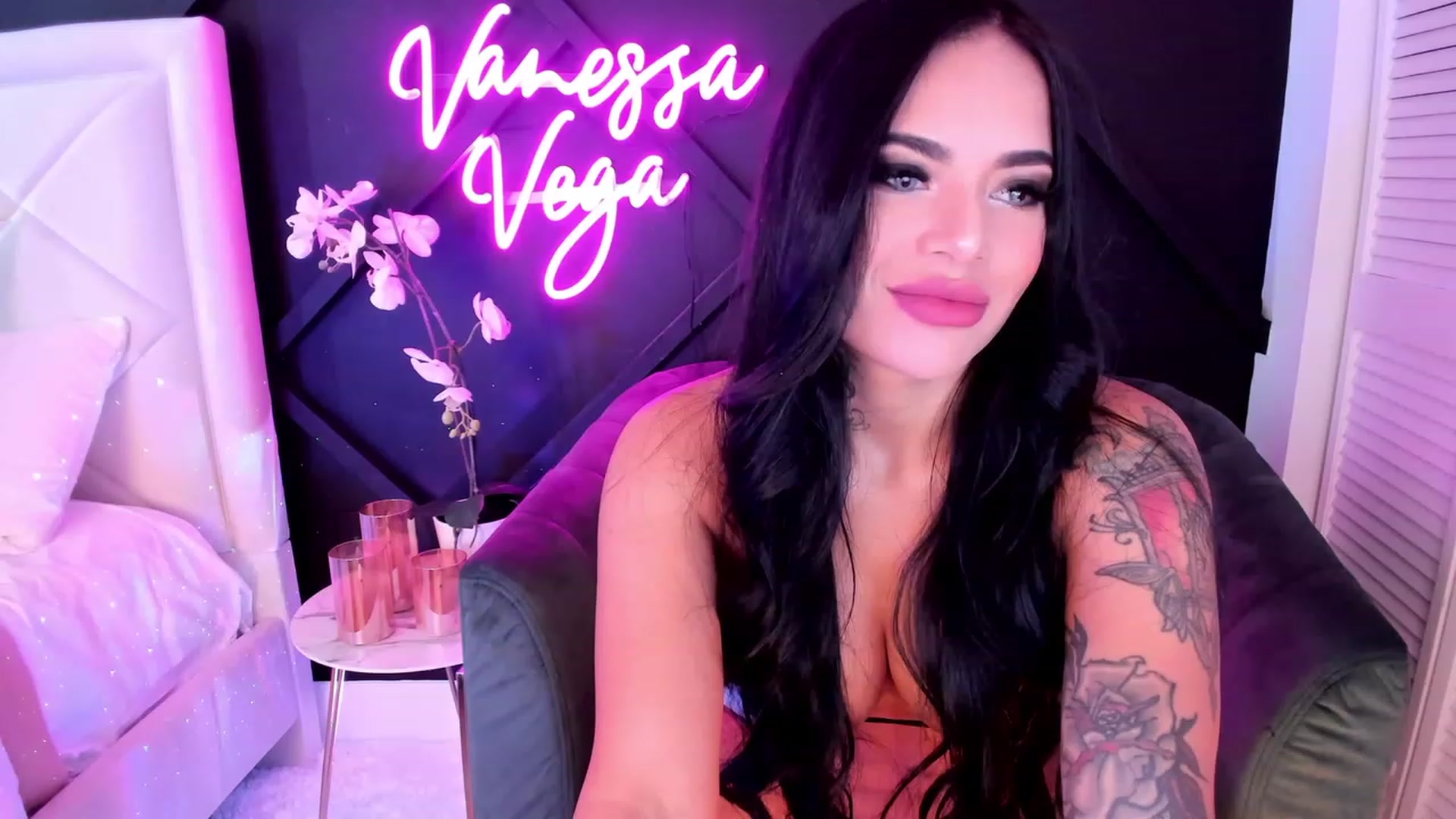 Gallery image thumbnail from Vanessa_Vega's myfreecams stream on, 03/19/2023, 17:38 image 1 of 20