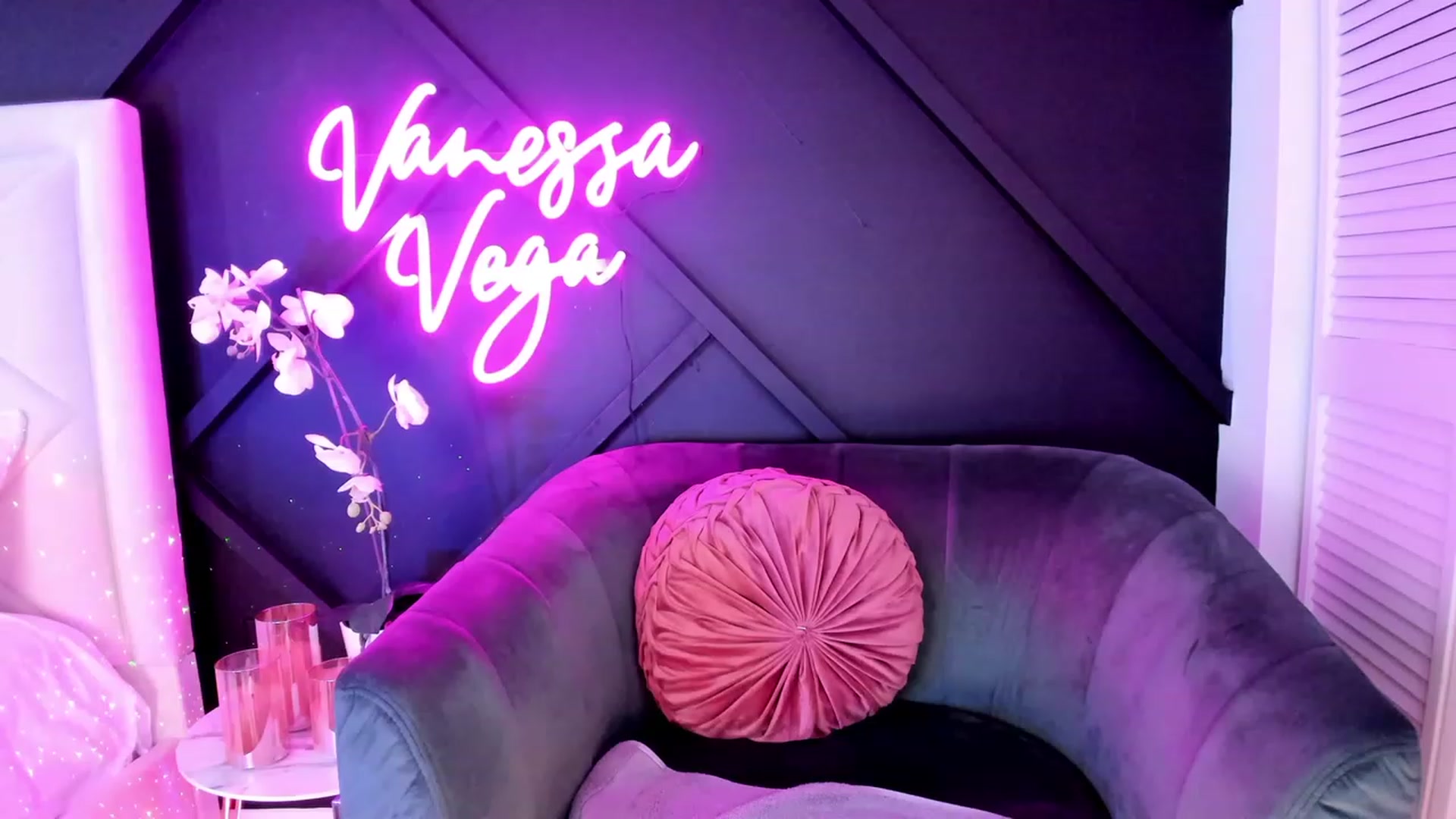 Gallery image thumbnail from Vanessa_Vega's myfreecams stream on, 03/19/2023, 20:41 image 10 of 20