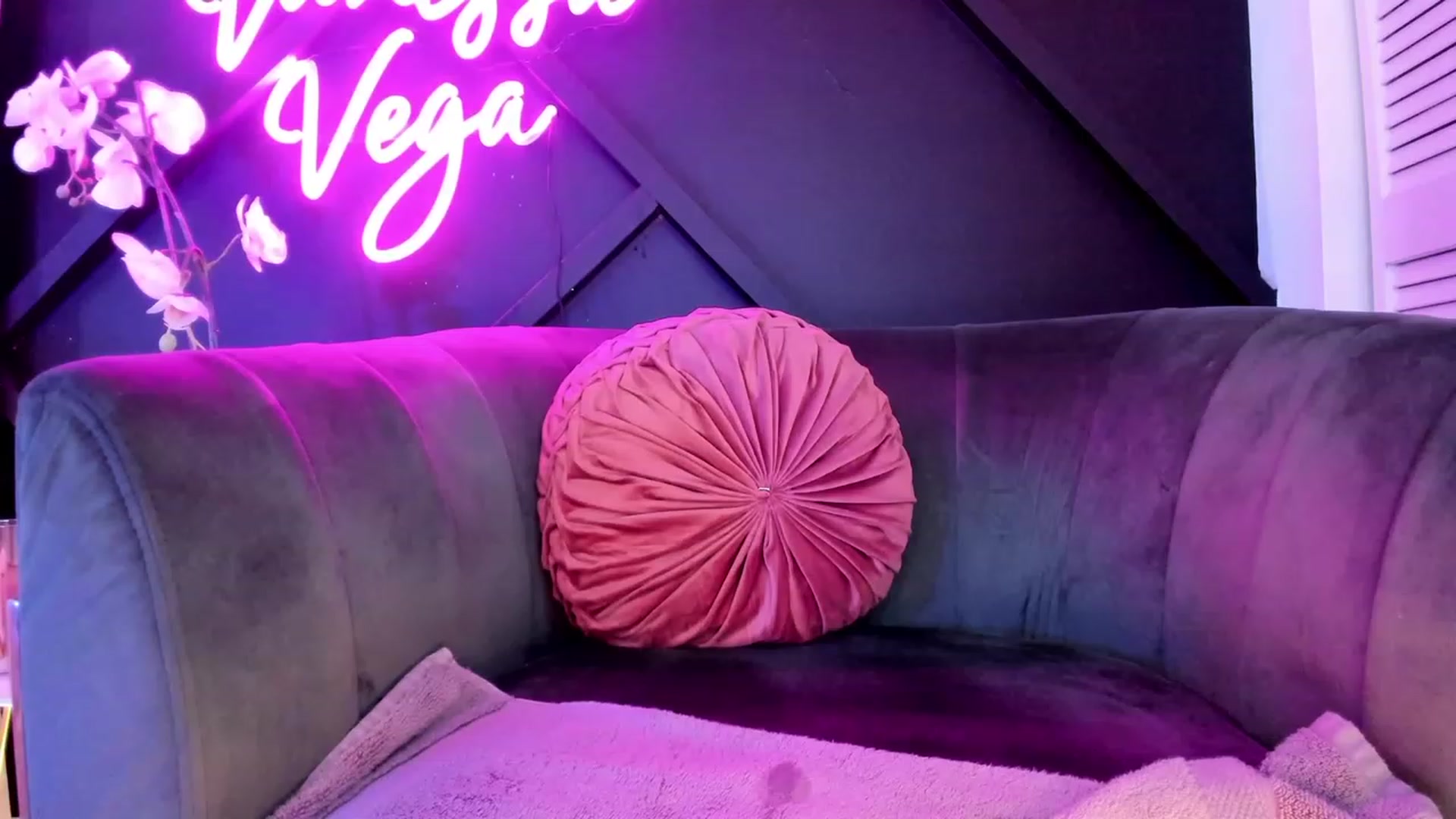 Gallery image thumbnail from Vanessa_Vega's myfreecams stream on, 03/19/2023, 20:41 image 6 of 20