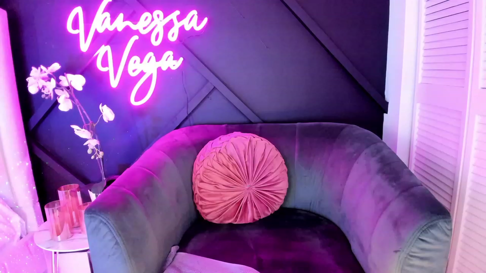 Gallery image thumbnail from Vanessa_Vega's myfreecams stream on, 03/19/2023, 20:41 image 12 of 20