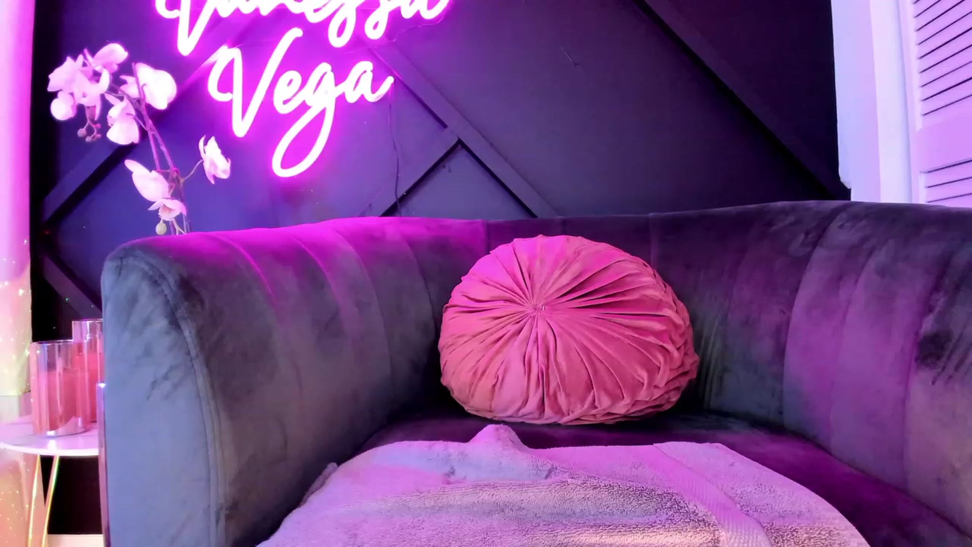 Gallery image thumbnail from Vanessa_Vega's myfreecams stream on, 03/19/2023, 21:32 image 3 of 20