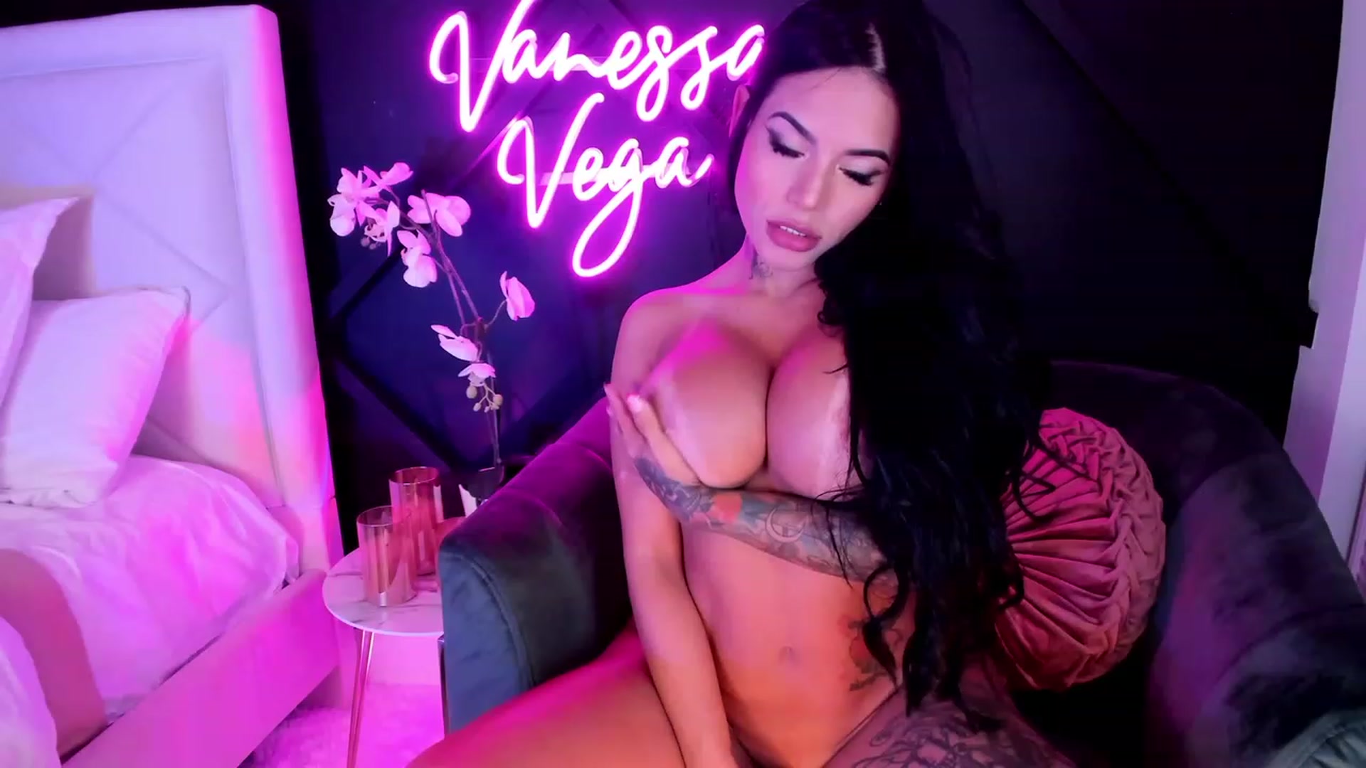 Gallery image thumbnail from Vanessa_Vega's myfreecams stream on, 03/21/2023, 02:11 image 10 of 20