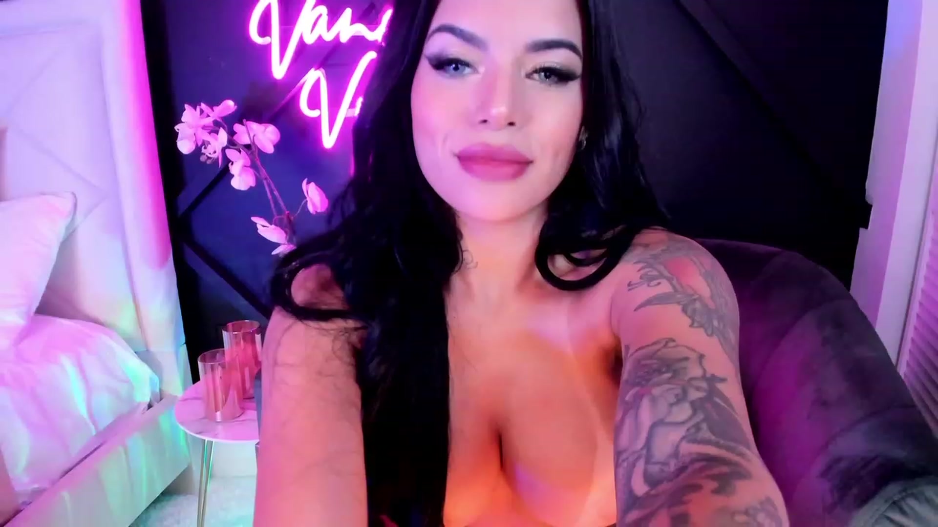 Gallery image thumbnail from Vanessa_Vega's myfreecams stream on, 03/21/2023, 02:11 image 7 of 20