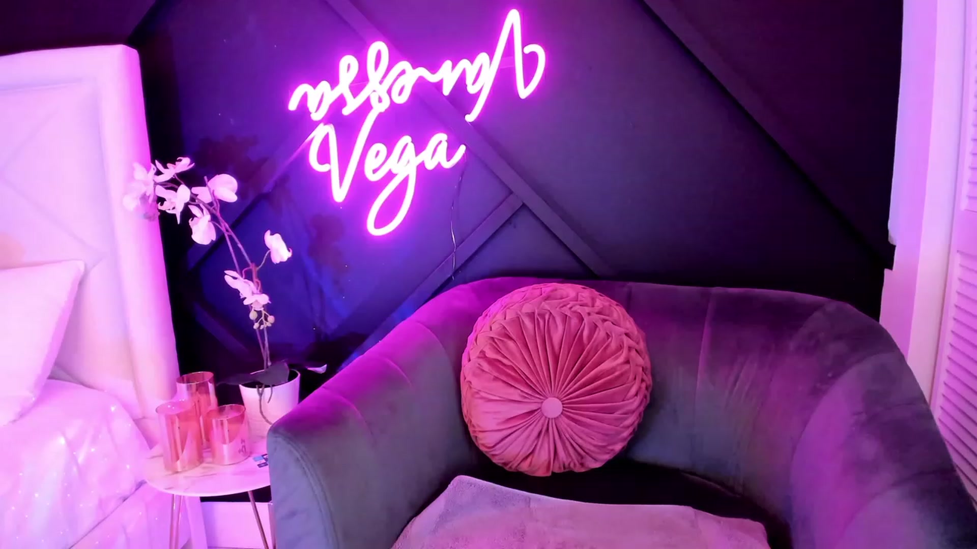 Gallery image thumbnail from Vanessa_Vega's myfreecams stream on, 04/18/2023, 01:55 image 20 of 20