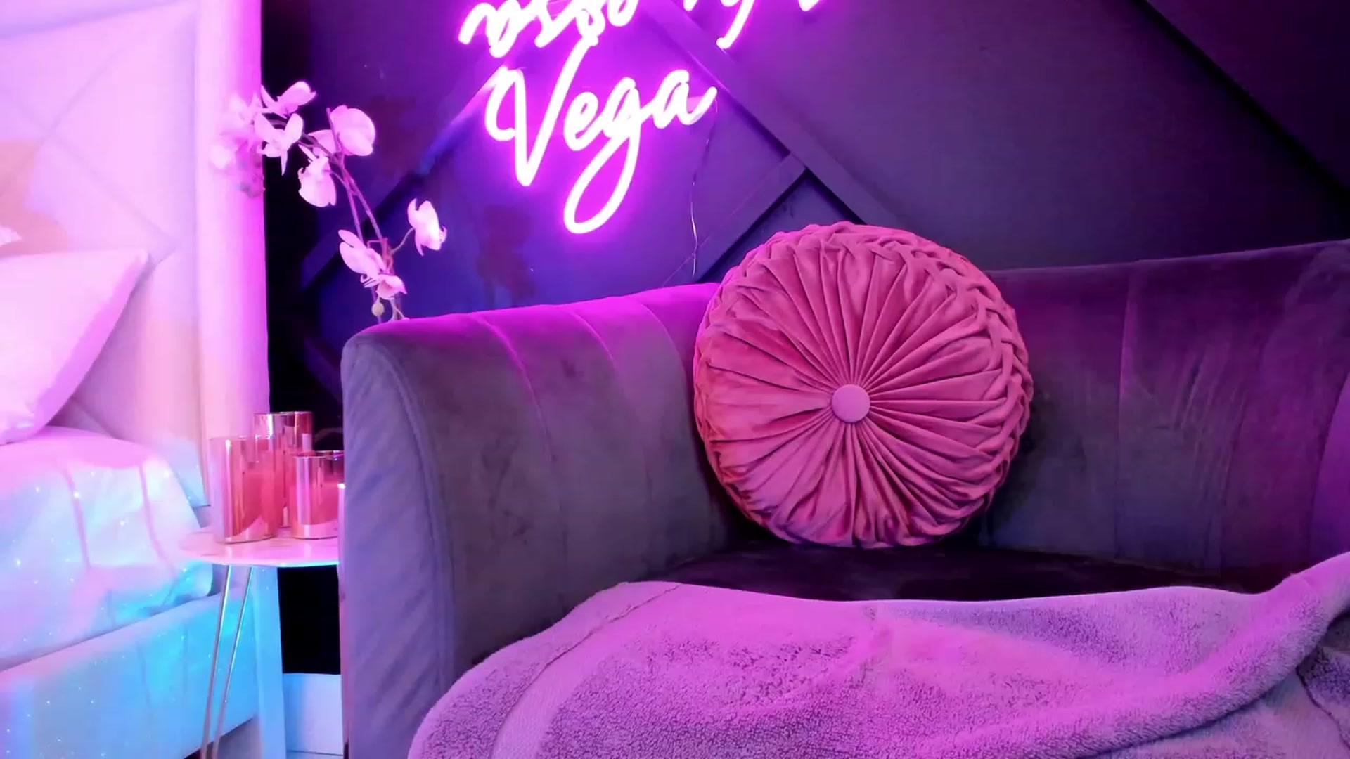 Gallery image thumbnail from Vanessa_Vega's myfreecams stream on, 04/18/2023, 01:55 image 8 of 20