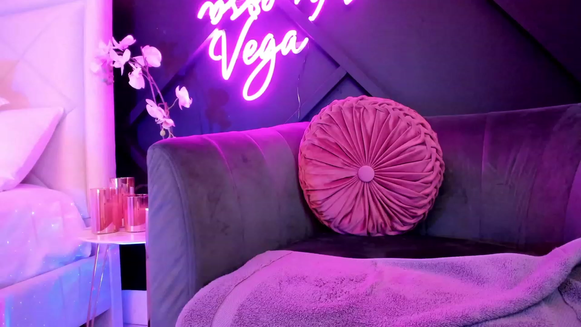 Gallery image thumbnail from Vanessa_Vega's myfreecams stream on, 04/18/2023, 01:55 image 9 of 20