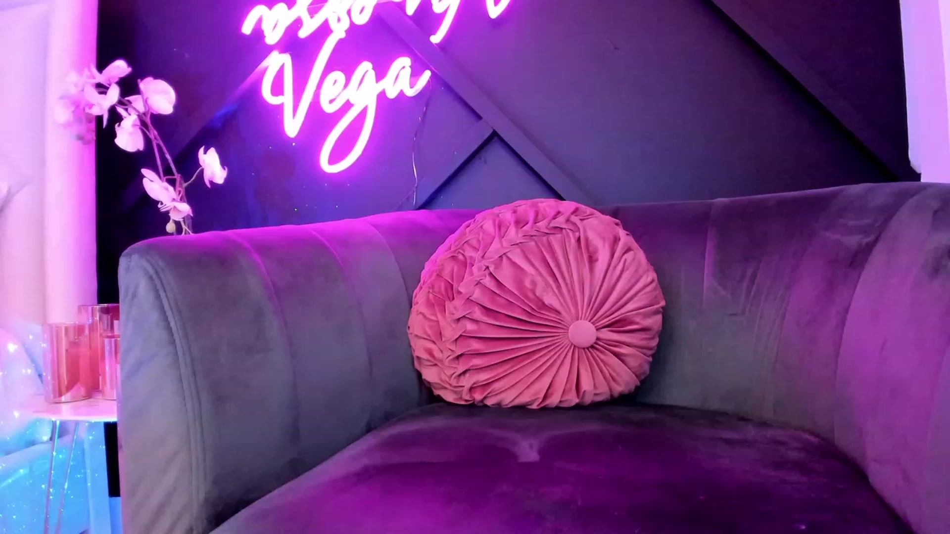 Gallery image thumbnail from Vanessa_Vega's myfreecams stream on, 04/18/2023, 04:42 image 8 of 20