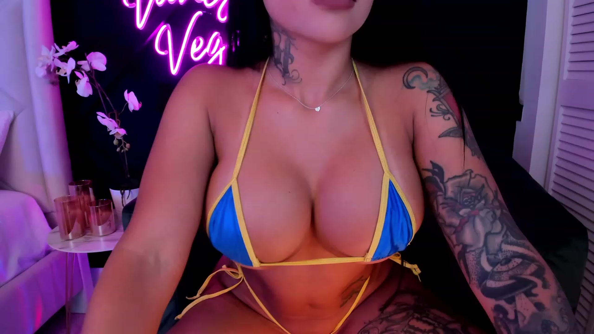 Gallery image thumbnail from Vanessa_Vega's myfreecams stream on, 04/21/2023, 20:58 image 9 of 20
