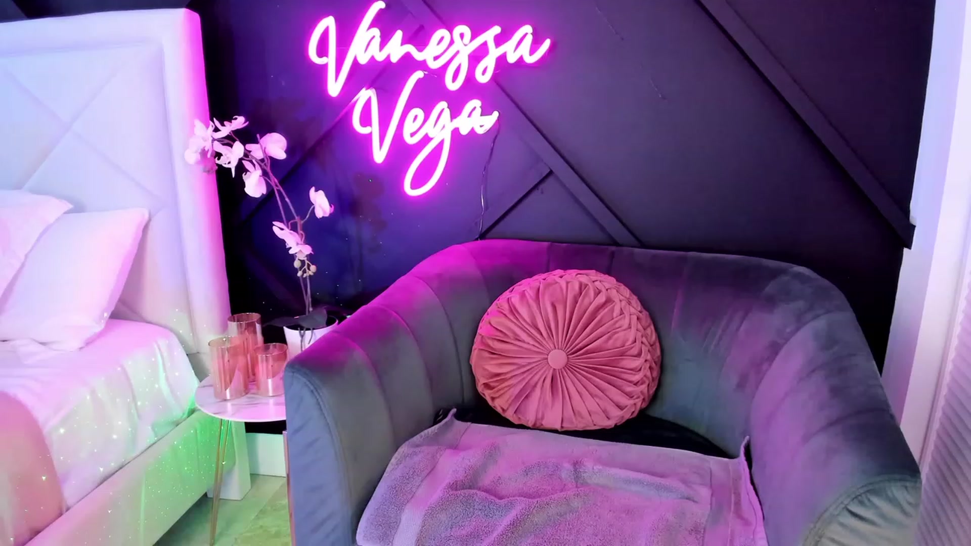 Gallery image thumbnail from Vanessa_Vega's myfreecams stream on, 04/23/2023, 23:20 image 6 of 20