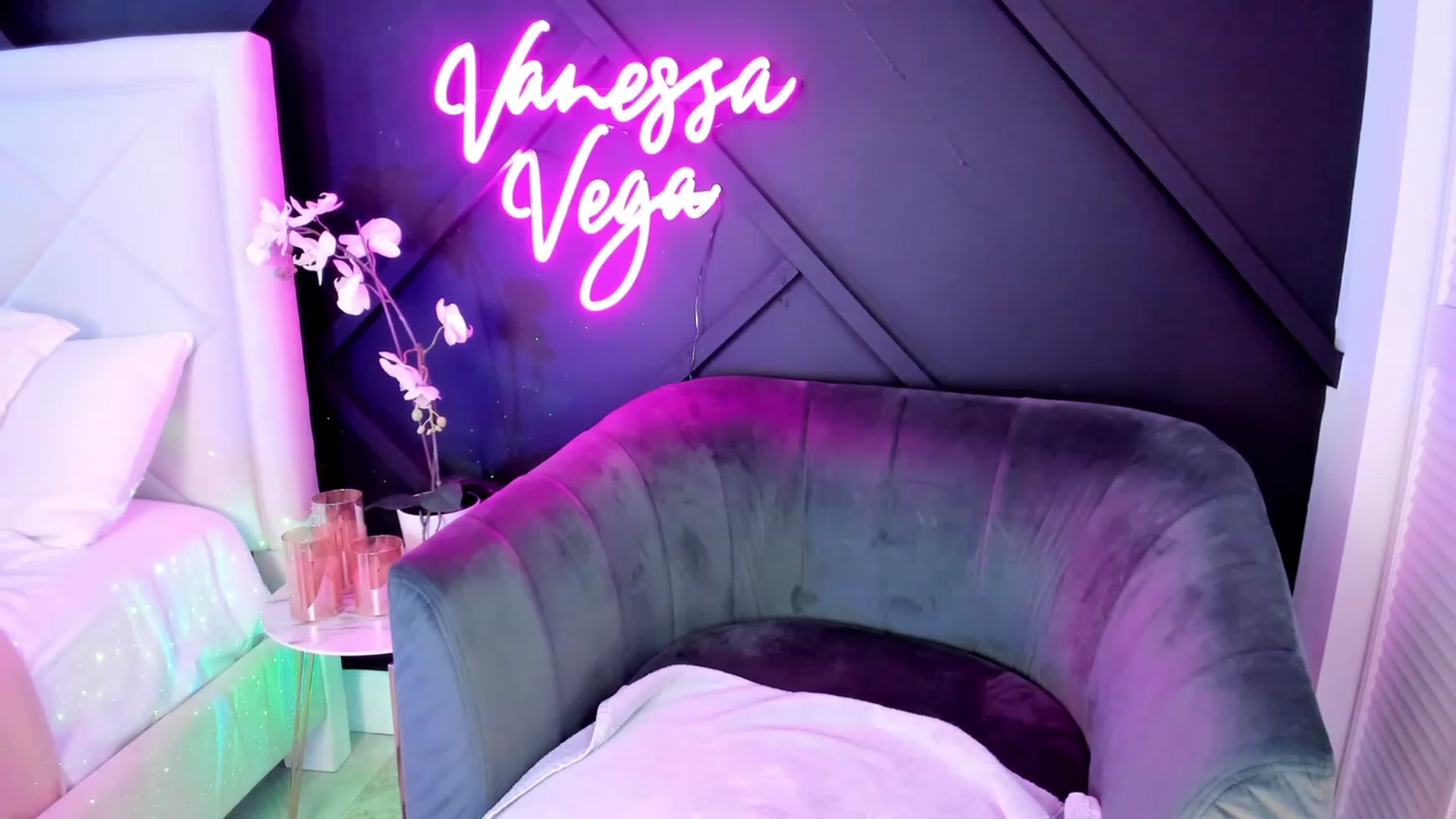 Gallery image thumbnail from Vanessa_Vega's myfreecams stream on, 04/23/2023, 23:20 image 11 of 20