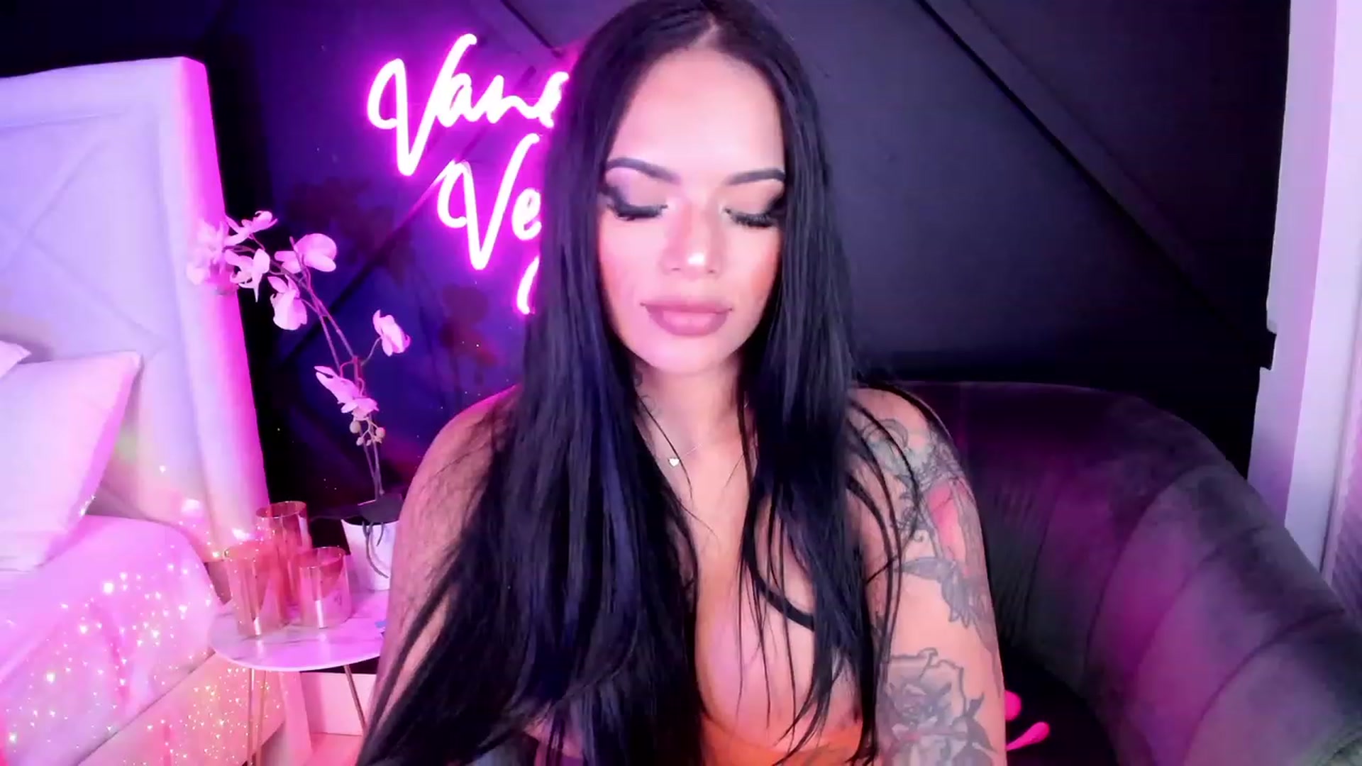 Gallery image thumbnail from Vanessa_Vega's myfreecams stream on, 04/24/2023, 24:01 image 16 of 20