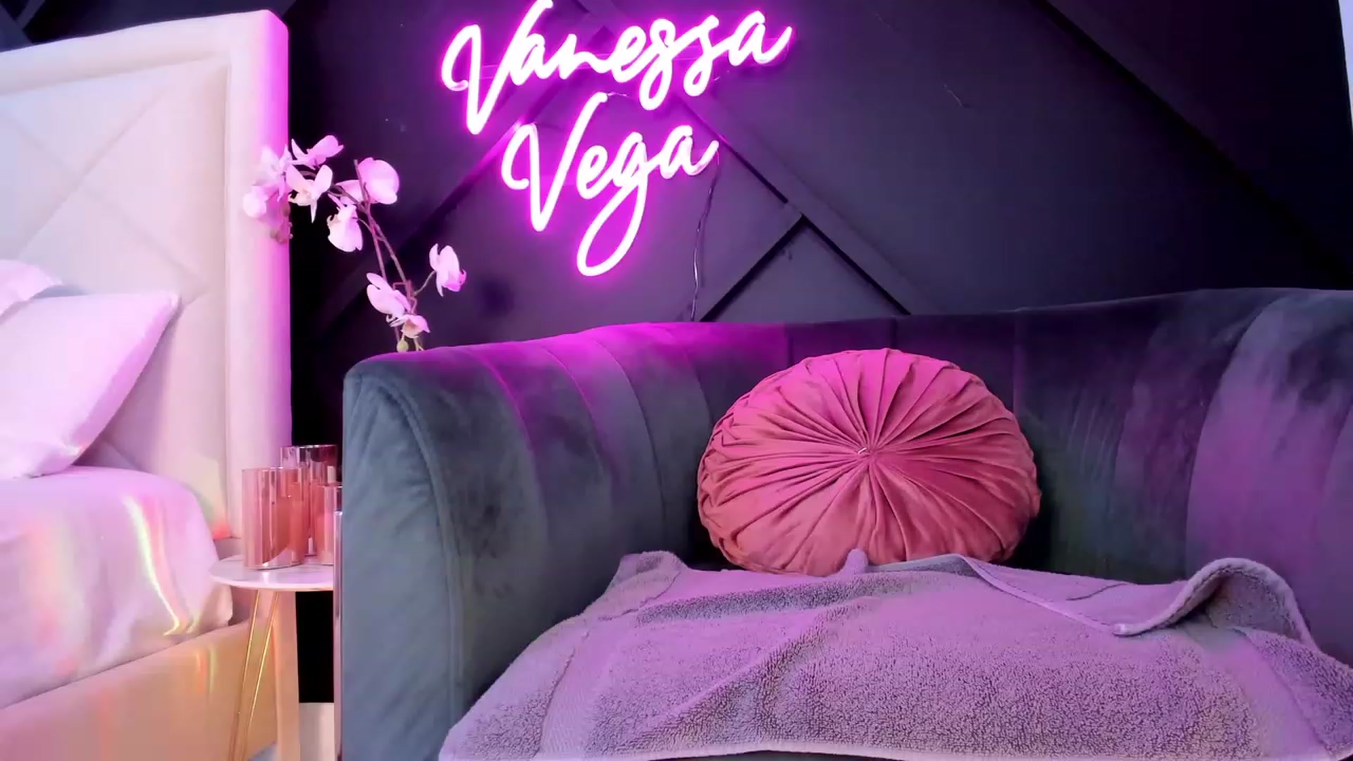 Gallery image thumbnail from Vanessa_Vega's myfreecams stream on, 04/25/2023, 20:56 image 17 of 20