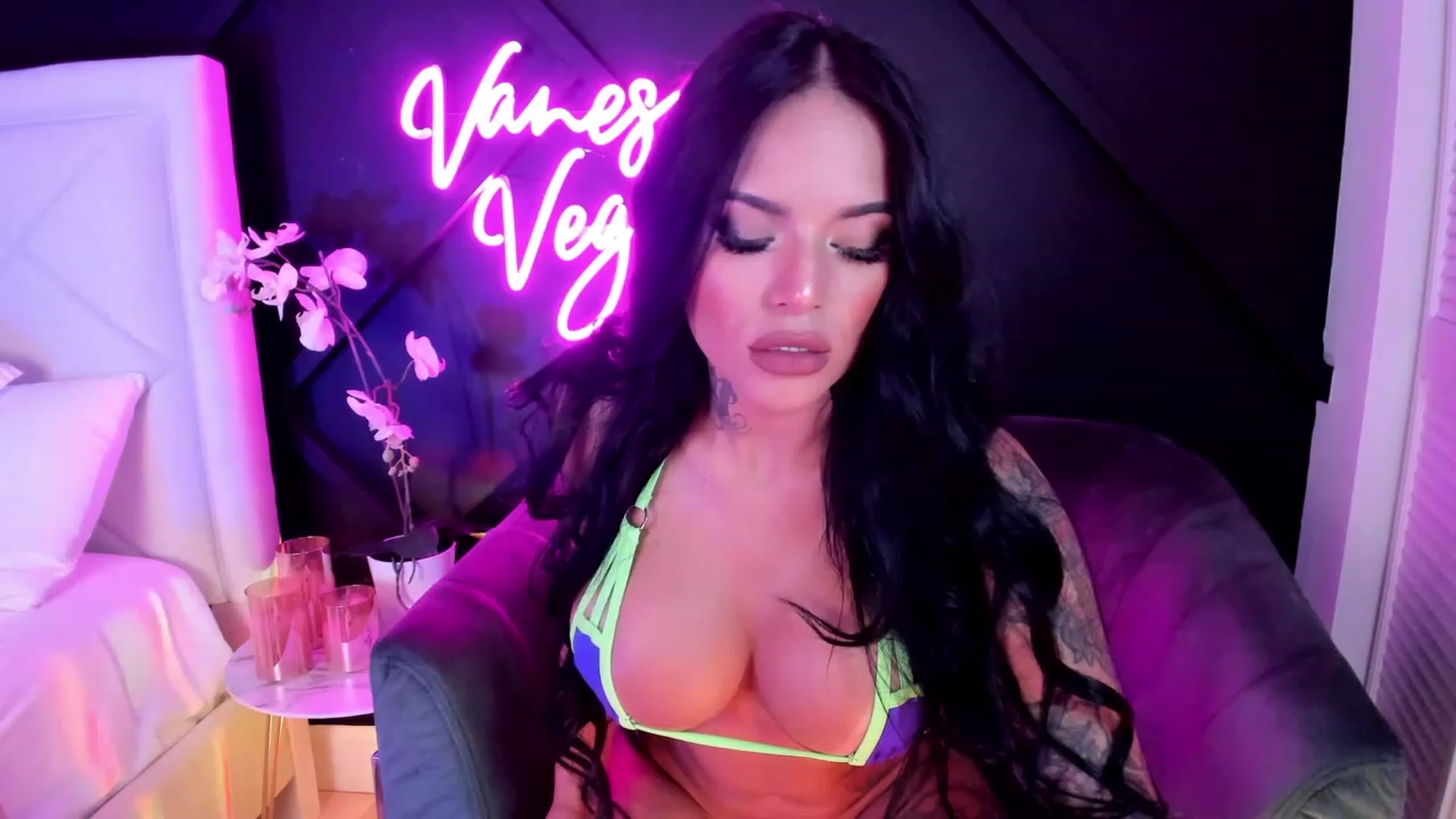 Gallery image thumbnail from Vanessa_Vega's myfreecams stream on, 04/26/2023, 02:31 image 1 of 20