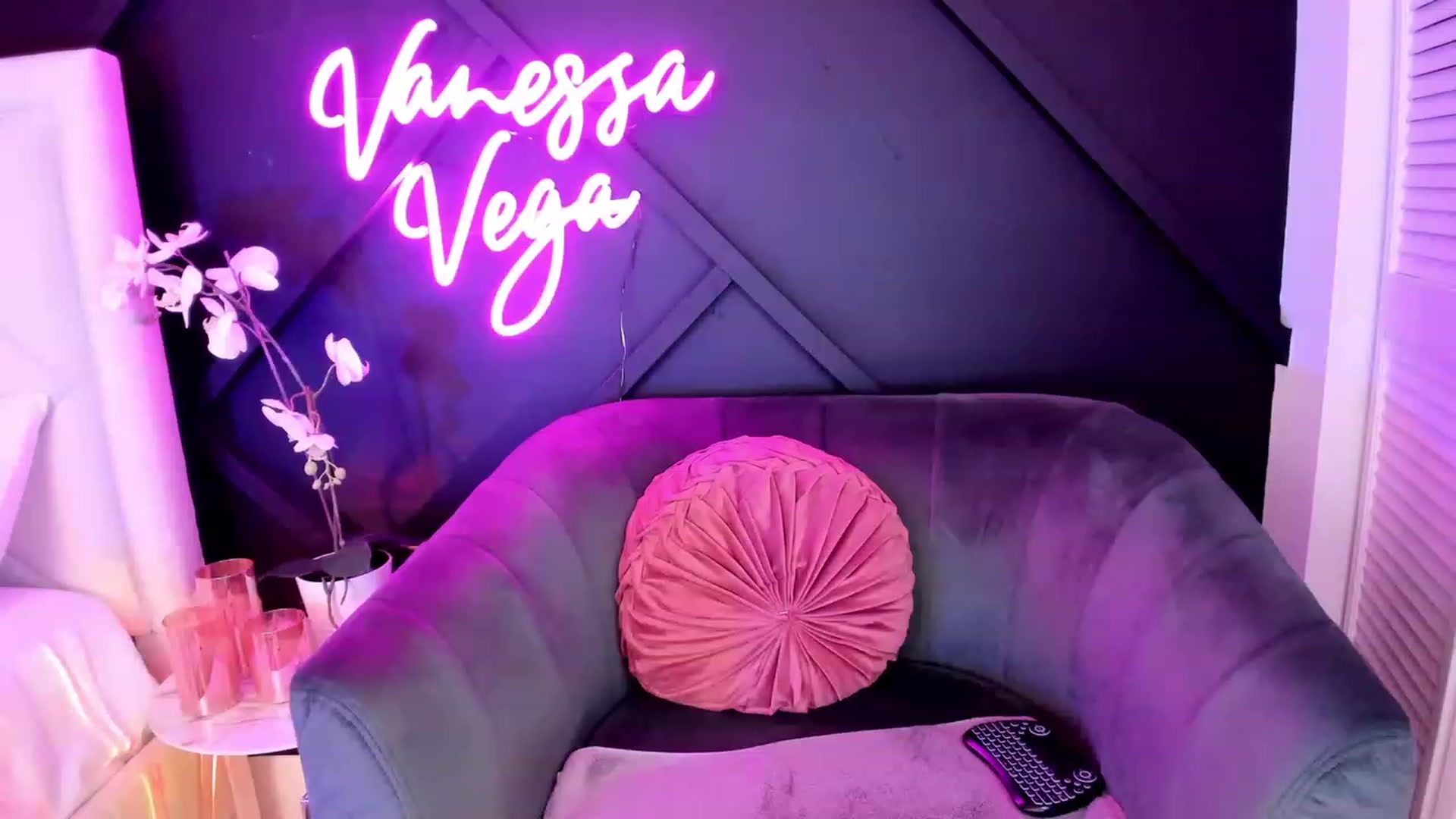 Gallery image thumbnail from Vanessa_Vega's myfreecams stream on, 04/26/2023, 02:31 image 7 of 20