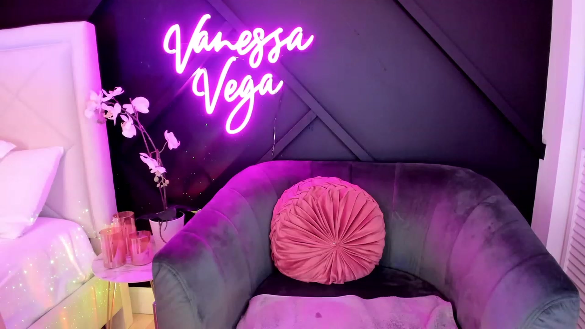 Gallery image thumbnail from Vanessa_Vega's myfreecams stream on, 04/26/2023, 04:26 image 6 of 20