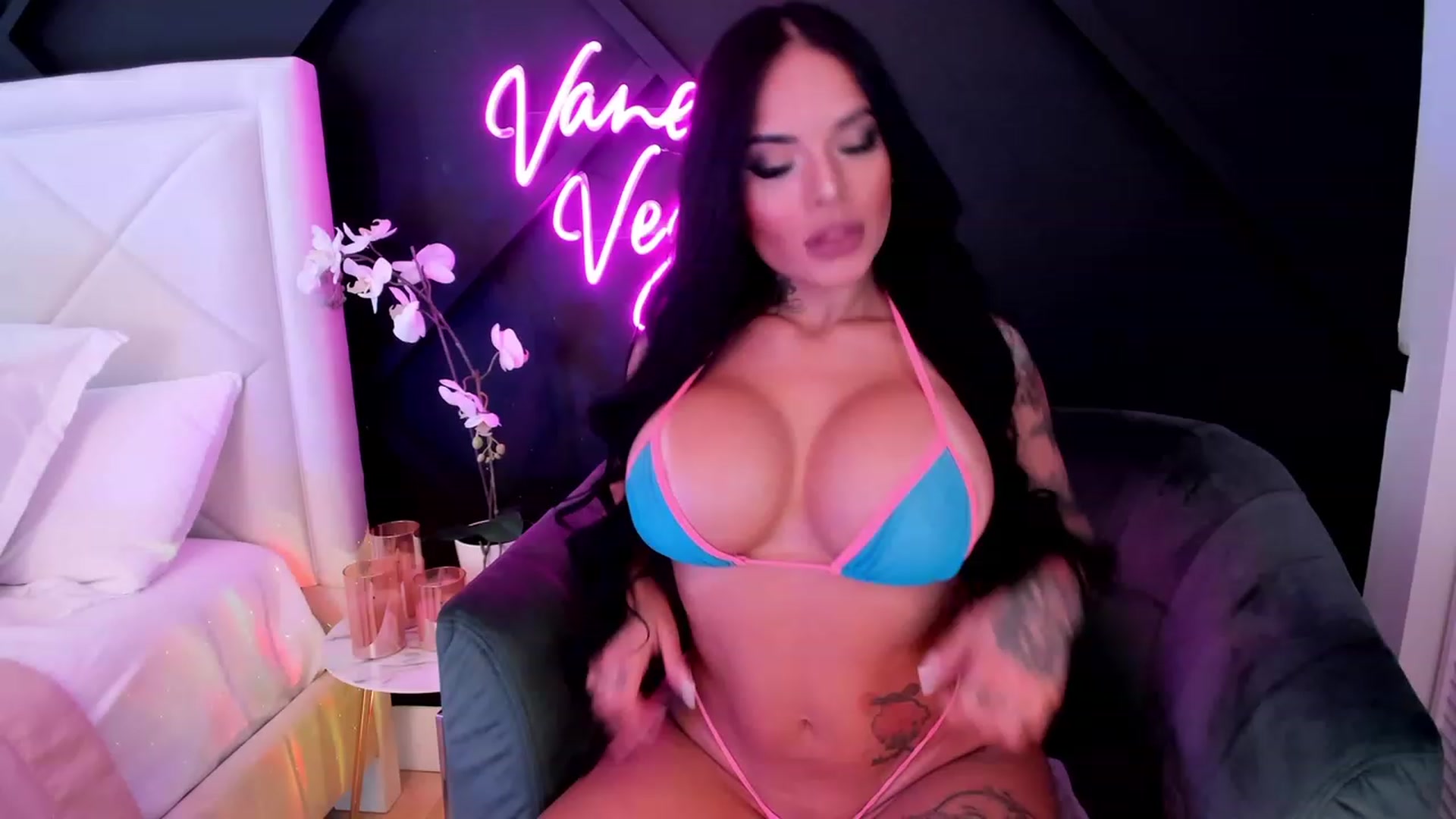 Gallery image thumbnail from Vanessa_Vega's myfreecams stream on, 04/28/2023, 18:00 image 12 of 20
