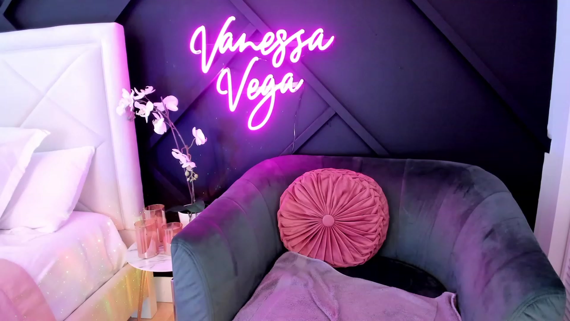 Gallery image thumbnail from Vanessa_Vega's myfreecams stream on, 04/28/2023, 18:00 image 18 of 20