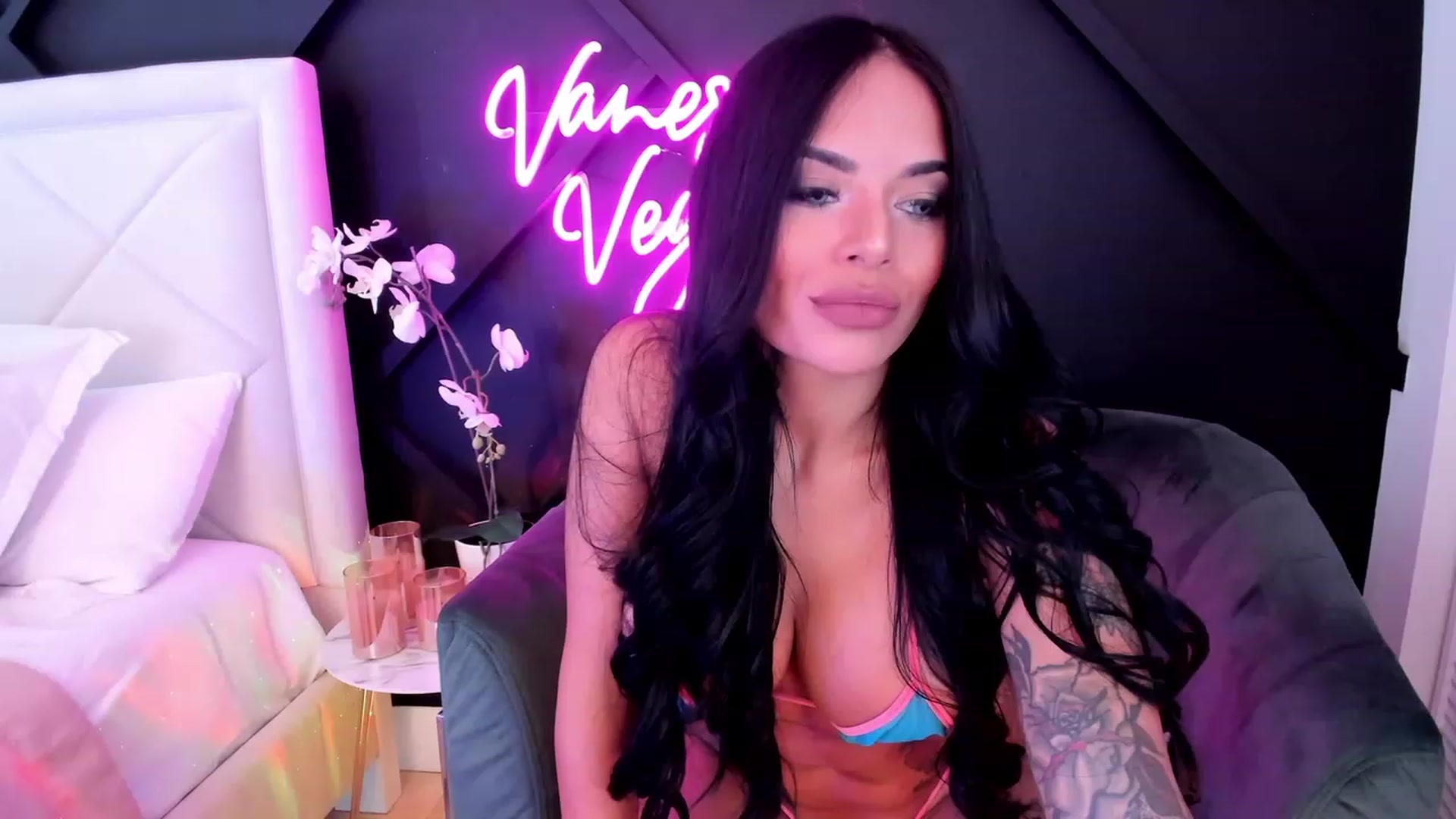 Gallery image thumbnail from Vanessa_Vega's myfreecams stream on, 04/28/2023, 18:00 image 14 of 20