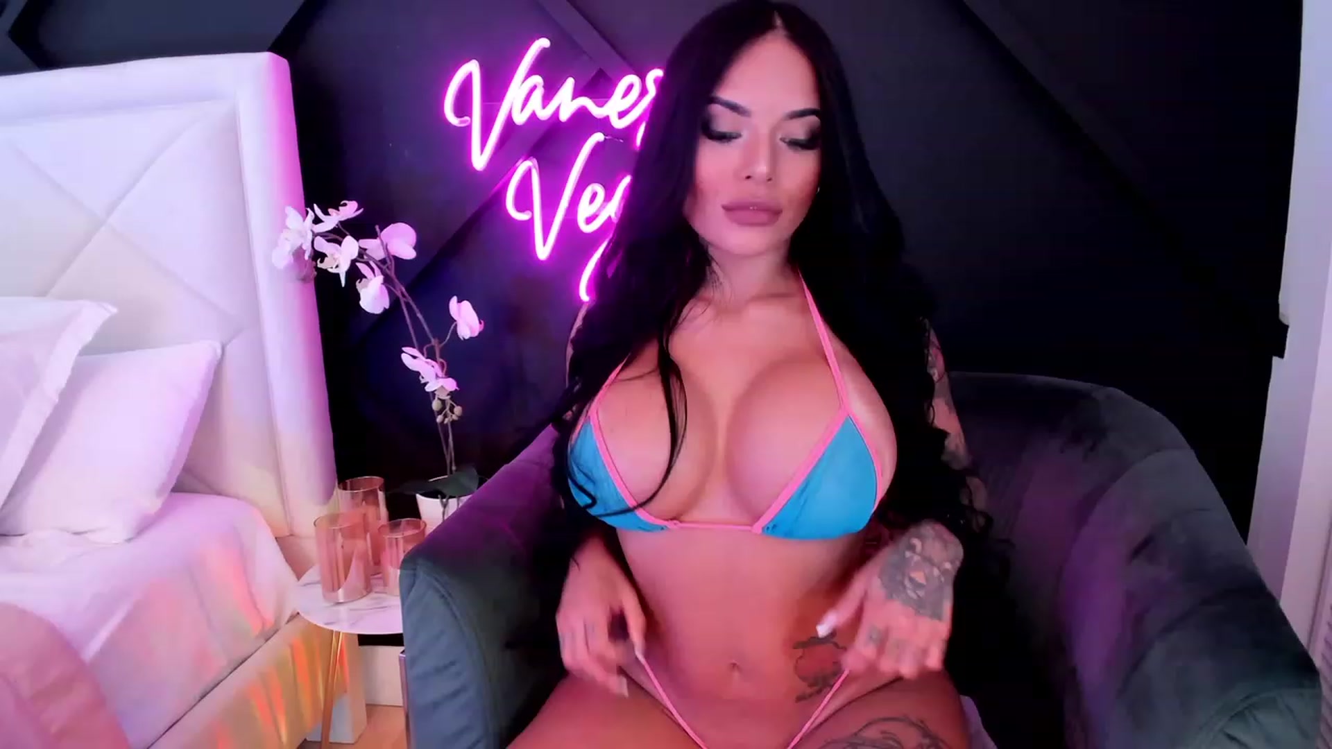 Gallery image thumbnail from Vanessa_Vega's myfreecams stream on, 04/28/2023, 18:00 image 13 of 20
