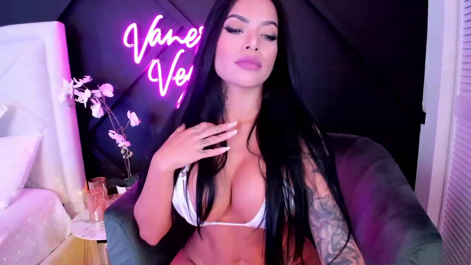 Gallery image thumbnail from Vanessa_Vega's myfreecams stream on, 04/30/2023, 20:48 image 4 of 20