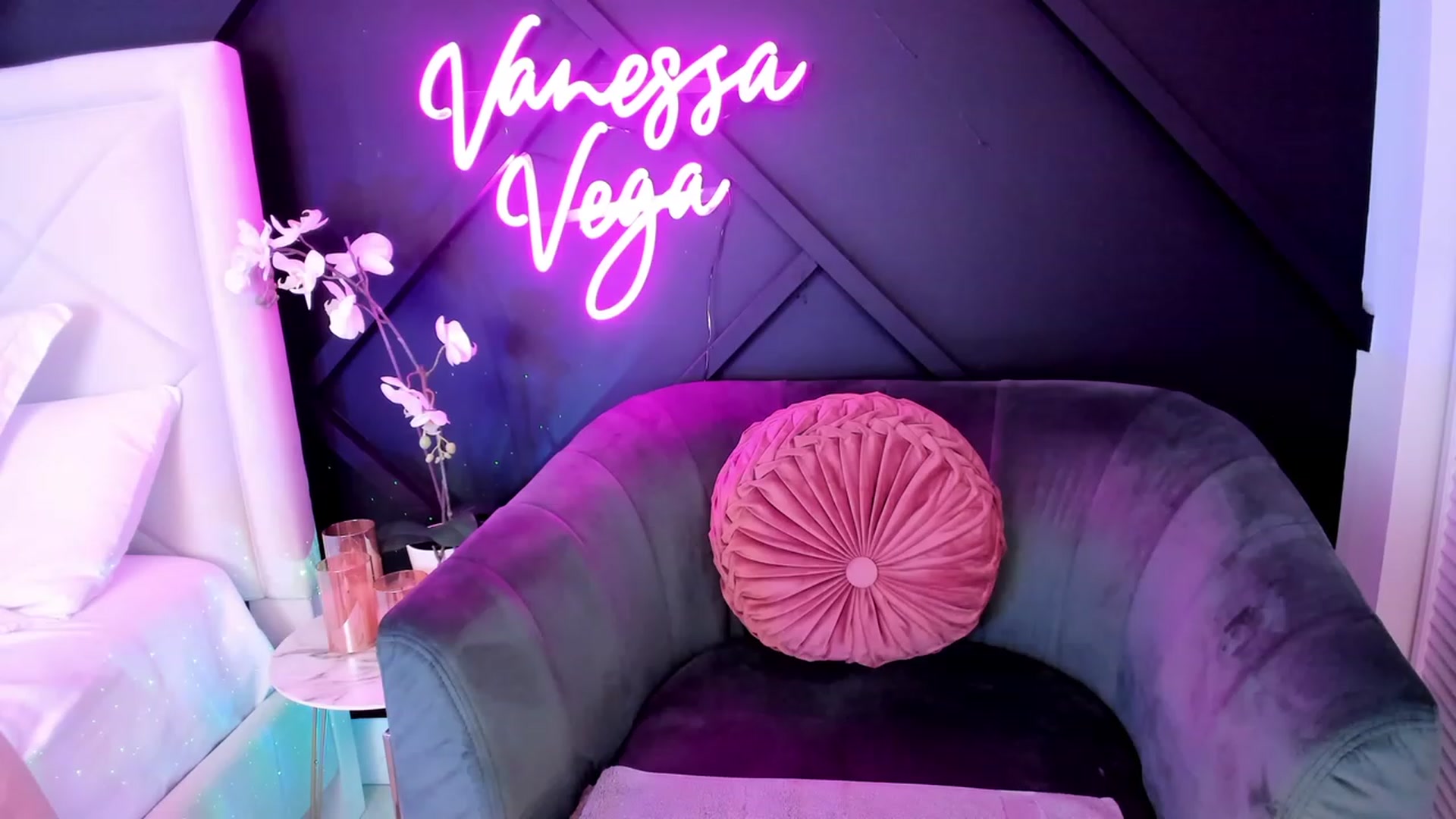 Gallery image thumbnail from Vanessa_Vega's myfreecams stream on, 04/30/2023, 20:48 image 17 of 20