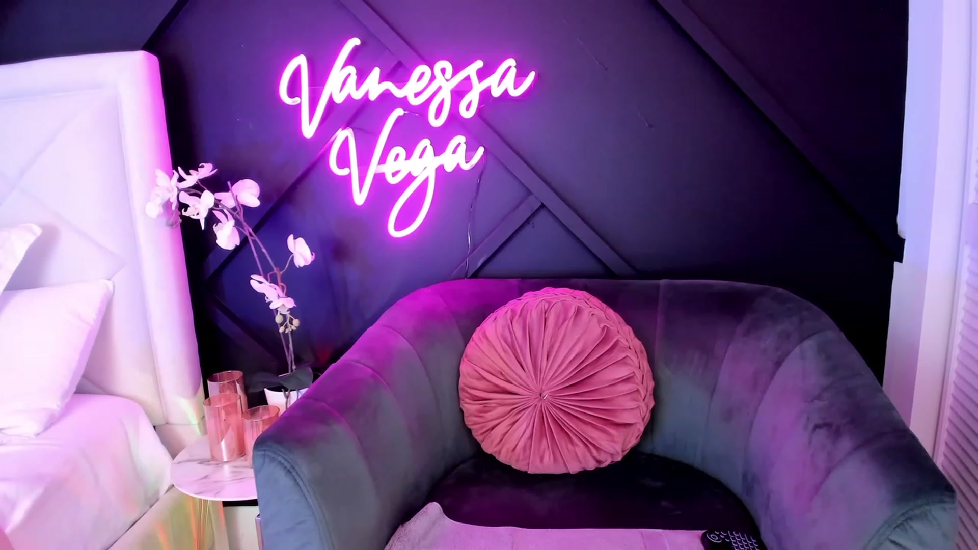 Gallery image thumbnail from Vanessa_Vega's myfreecams stream on, 04/30/2023, 23:37 image 13 of 20