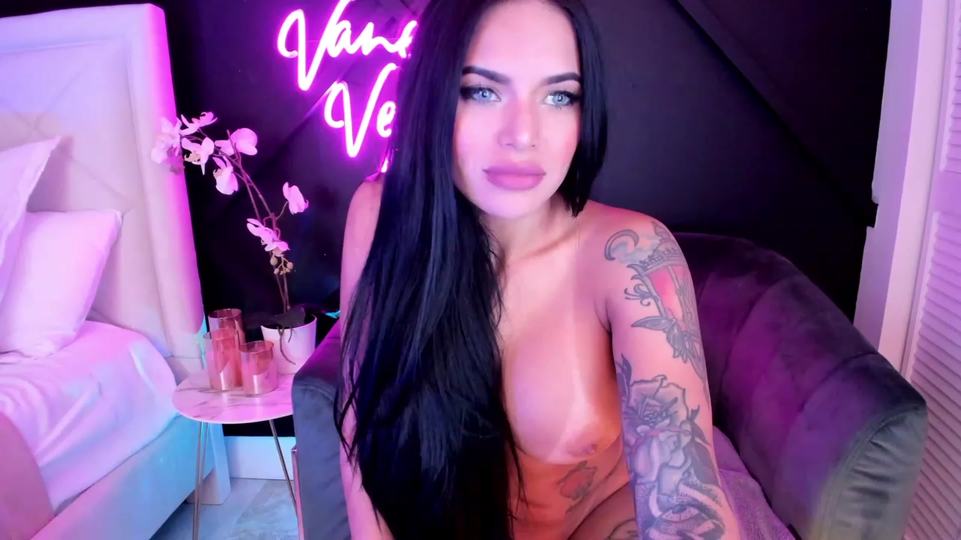 Gallery image thumbnail from Vanessa_Vega's myfreecams stream on, 05/03/2023, 02:24 image 14 of 20