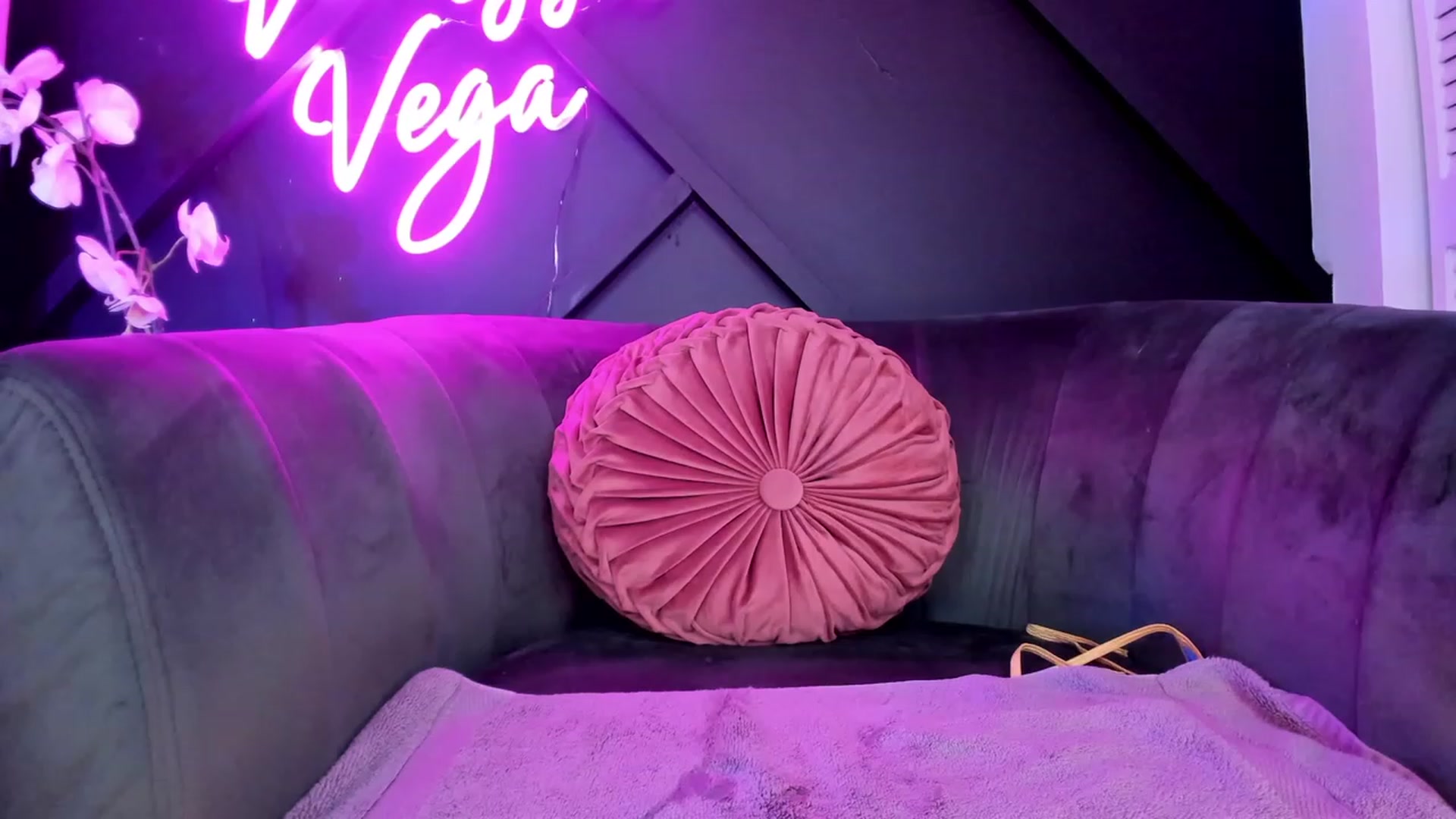 Gallery image thumbnail from Vanessa_Vega's myfreecams stream on, 05/03/2023, 02:24 image 6 of 20