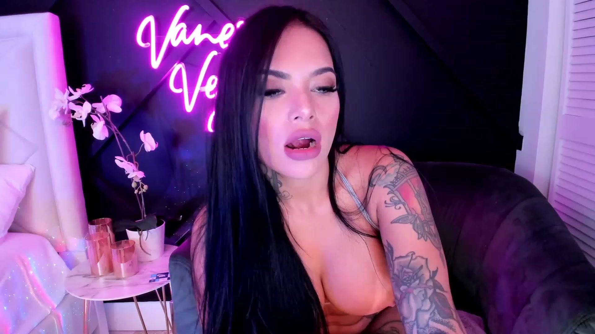 Gallery image thumbnail from Vanessa_Vega's myfreecams stream on, 05/11/2023, 23:35 image 16 of 20