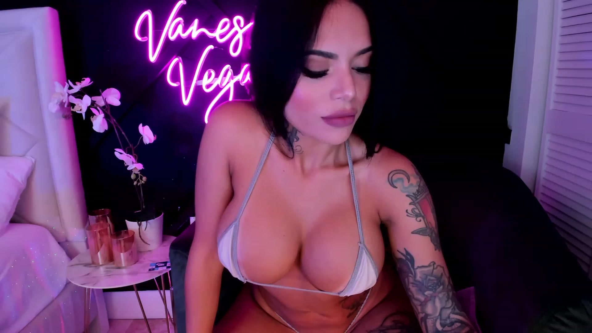 Gallery image thumbnail from Vanessa_Vega's myfreecams stream on, 05/11/2023, 23:35 image 4 of 20