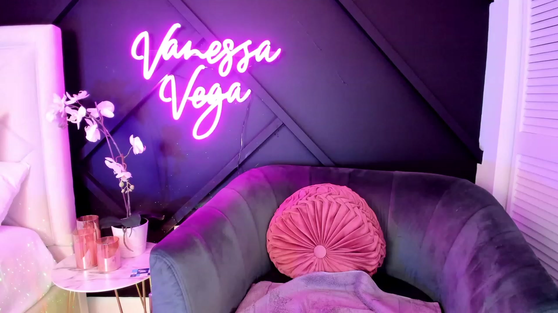 Gallery image thumbnail from Vanessa_Vega's myfreecams stream on, 05/12/2023, 03:23 image 7 of 20