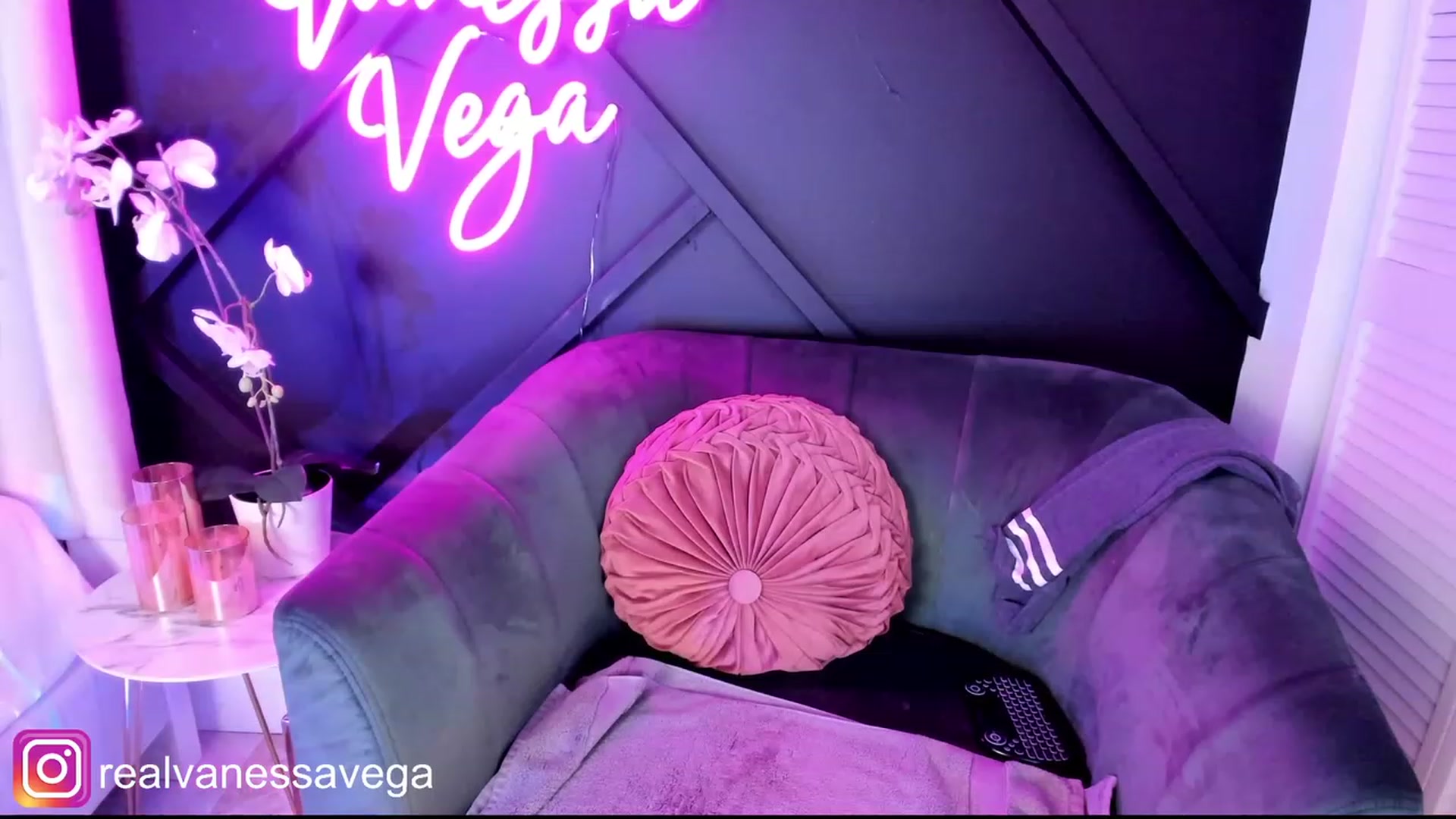 Gallery image thumbnail from Vanessa_Vega's myfreecams stream on, 05/16/2023, 05:07 image 8 of 20